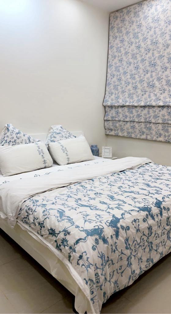 System.Collections.Generic.List`1[BluePillow.Application.SearchEngine.Dto.PhotoDto]?.ElementAt(3)?.Caption