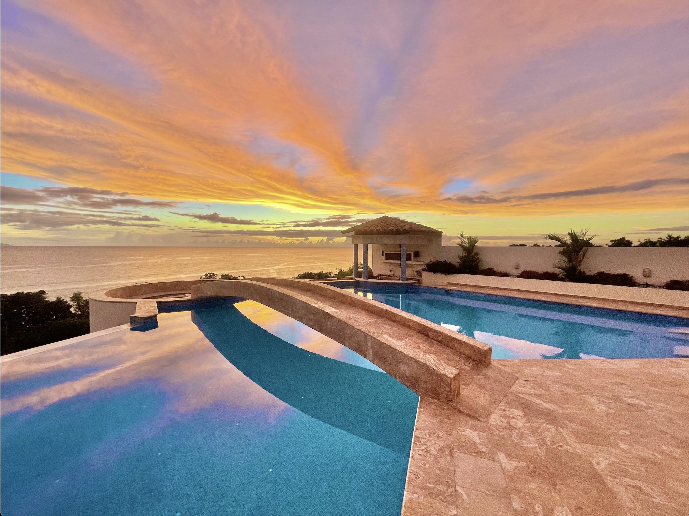 System.Collections.Generic.List`1[BluePillow.Application.SearchEngine.Dto.PhotoDto]?.ElementAt(0)?.Caption