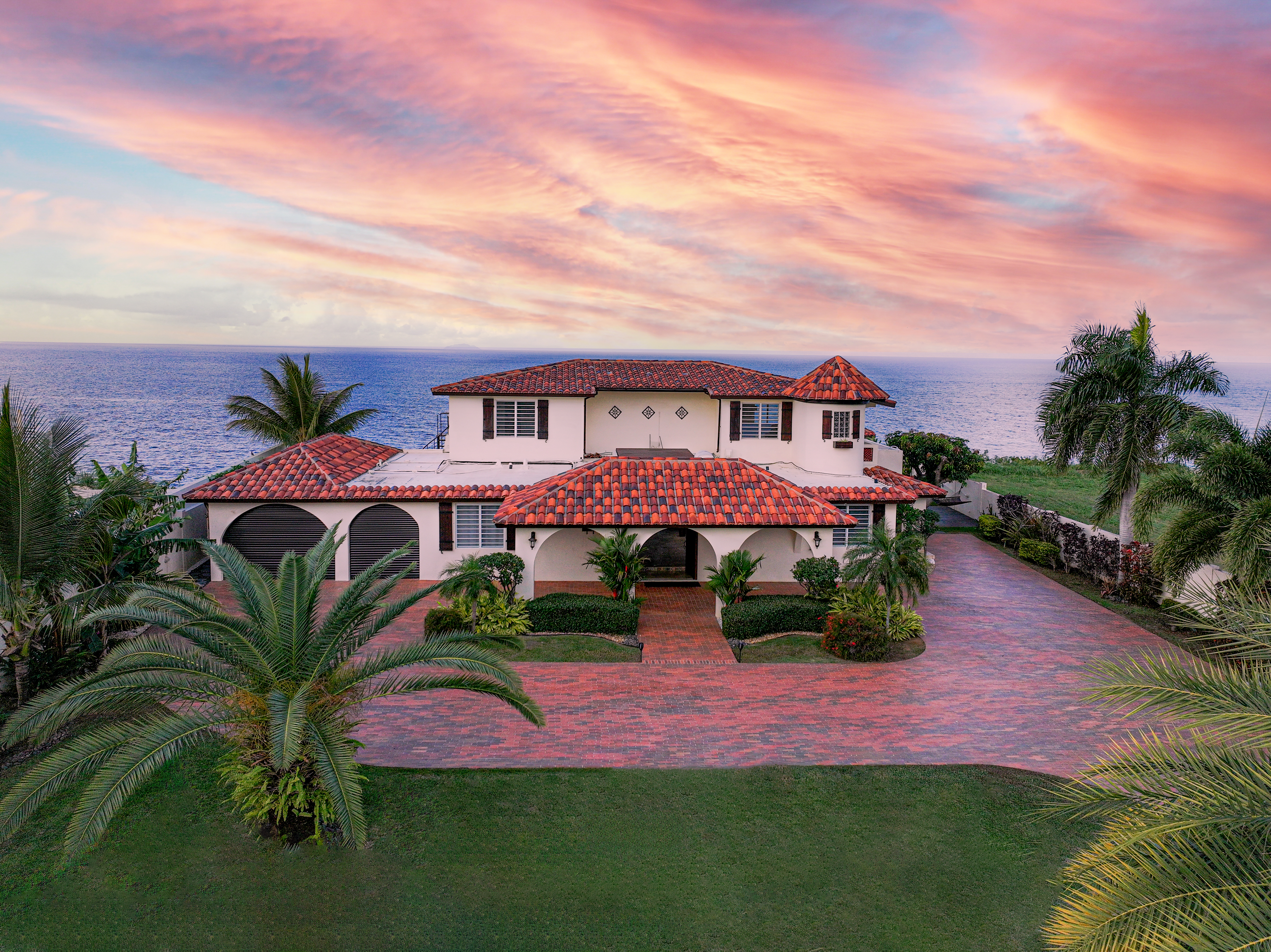 System.Collections.Generic.List`1[BluePillow.Application.SearchEngine.Dto.PhotoDto]?.ElementAt(1)?.Caption