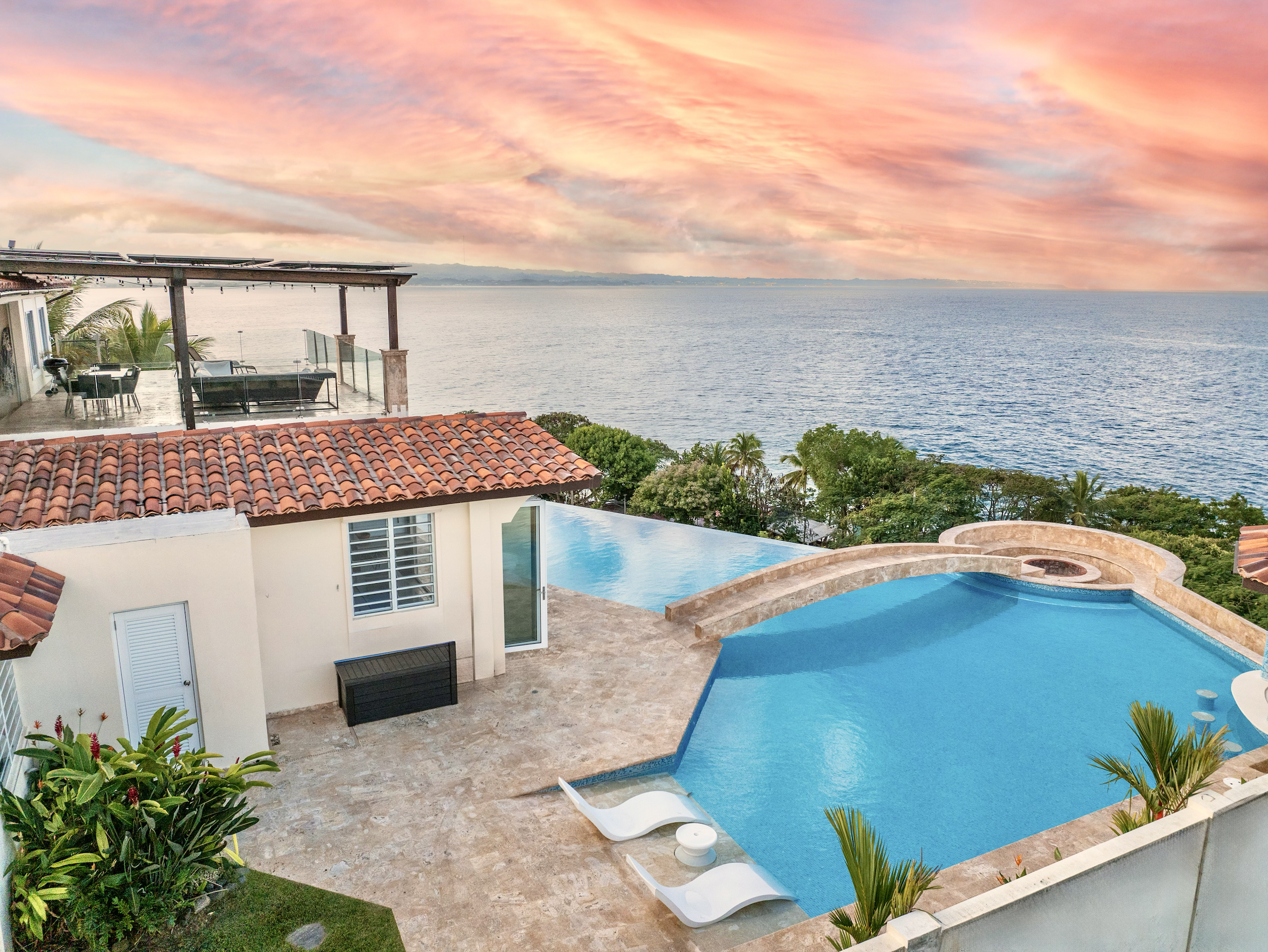 System.Collections.Generic.List`1[BluePillow.Application.SearchEngine.Dto.PhotoDto]?.ElementAt(2)?.Caption