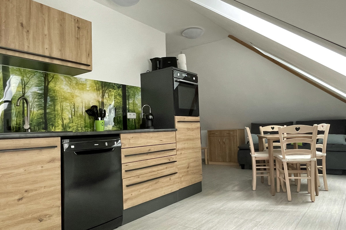 System.Collections.Generic.List`1[BluePillow.Application.SearchEngine.Dto.PhotoDto]?.ElementAt(3)?.Caption