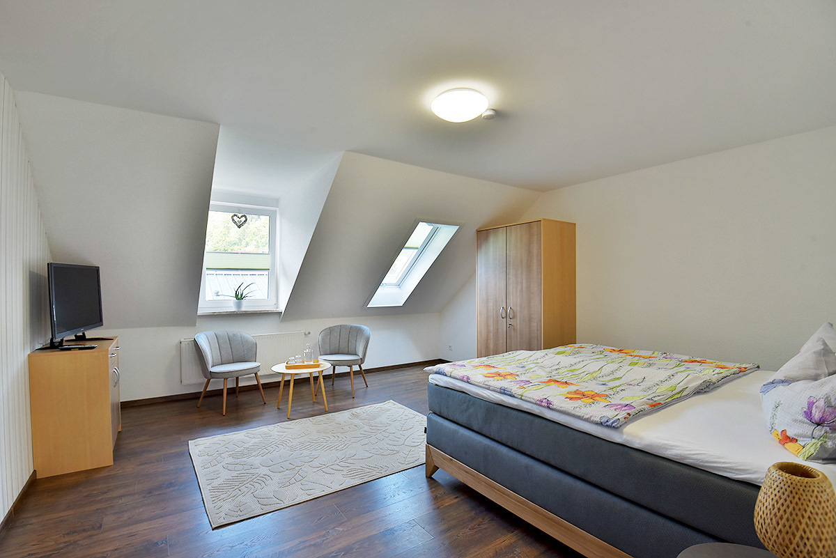 System.Collections.Generic.List`1[BluePillow.Application.SearchEngine.Dto.PhotoDto]?.ElementAt(1)?.Caption