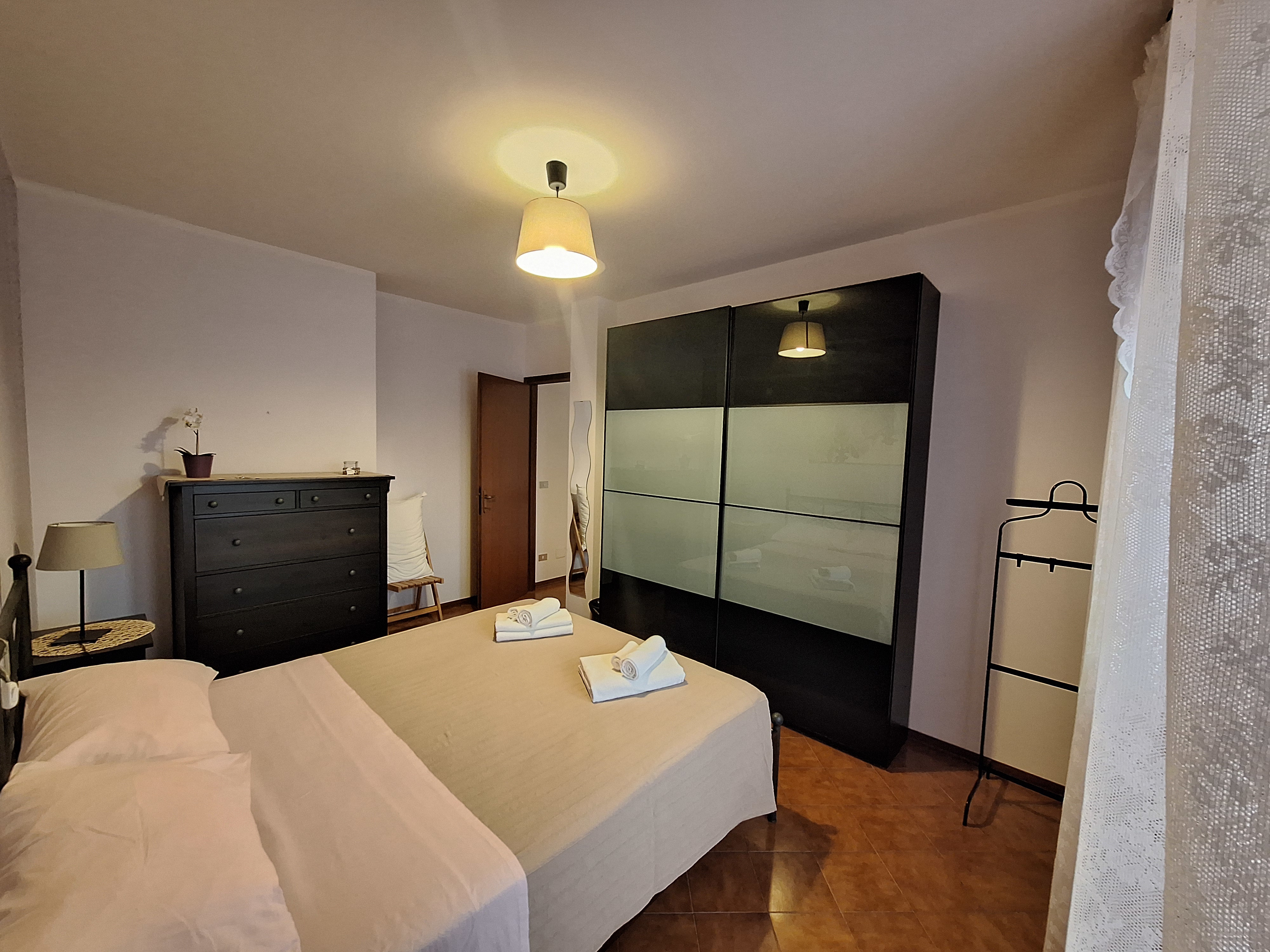 System.Collections.Generic.List`1[BluePillow.Application.SearchEngine.Dto.PhotoDto]?.ElementAt(3)?.Caption