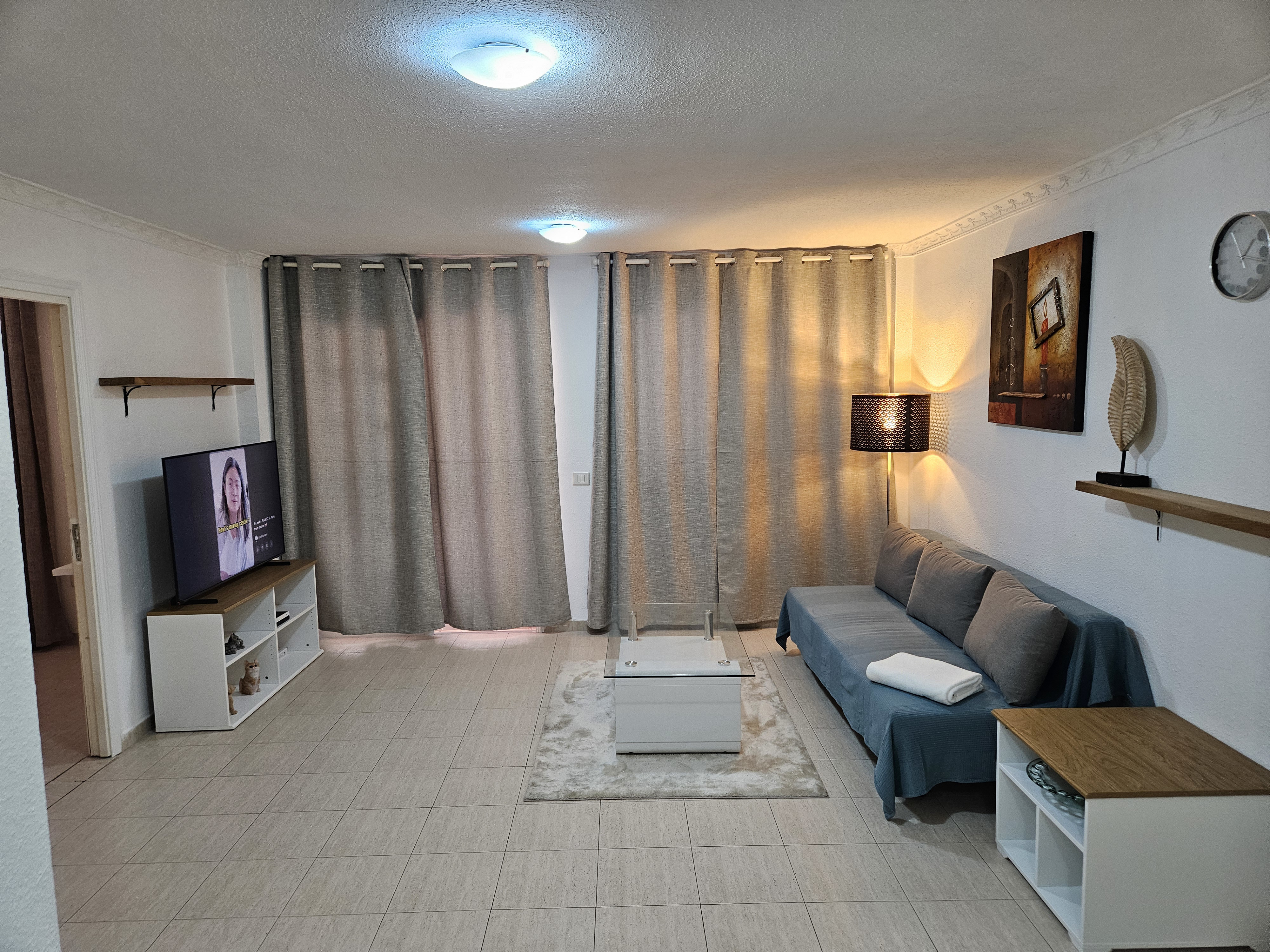 System.Collections.Generic.List`1[BluePillow.Application.SearchEngine.Dto.PhotoDto]?.ElementAt(3)?.Caption