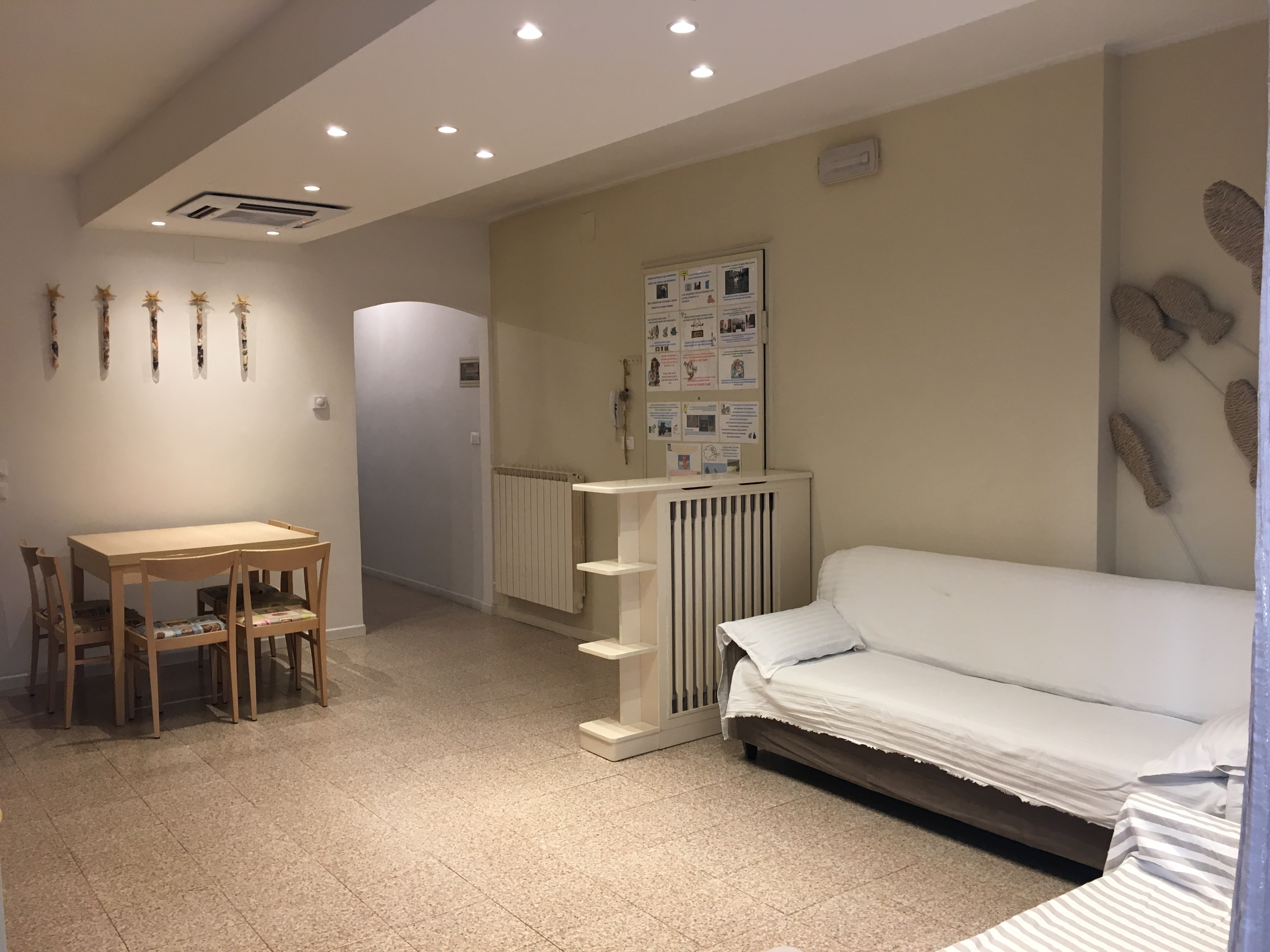 System.Collections.Generic.List`1[BluePillow.Application.SearchEngine.Dto.PhotoDto]?.ElementAt(0)?.Caption