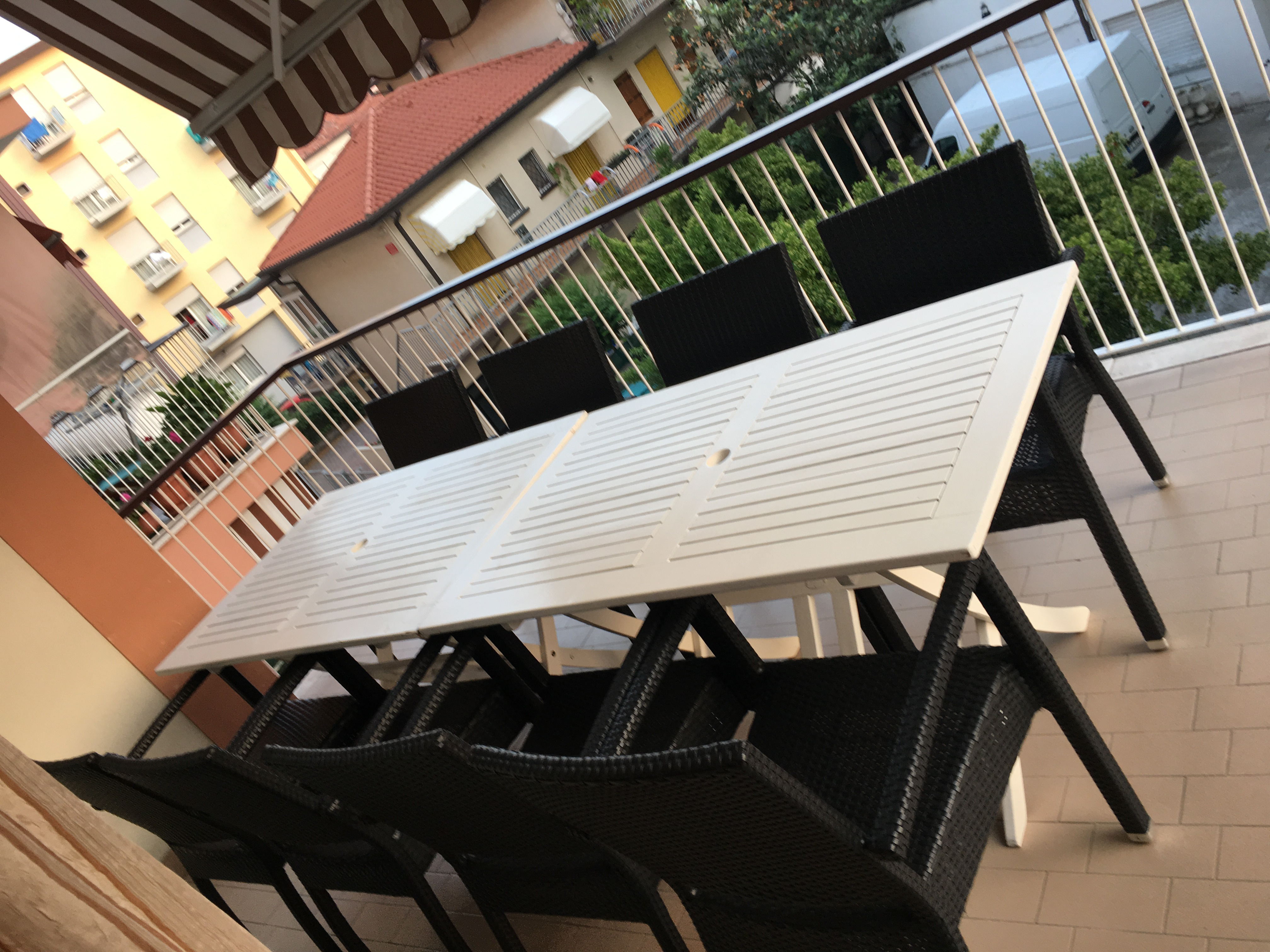 System.Collections.Generic.List`1[BluePillow.Application.SearchEngine.Dto.PhotoDto]?.ElementAt(3)?.Caption