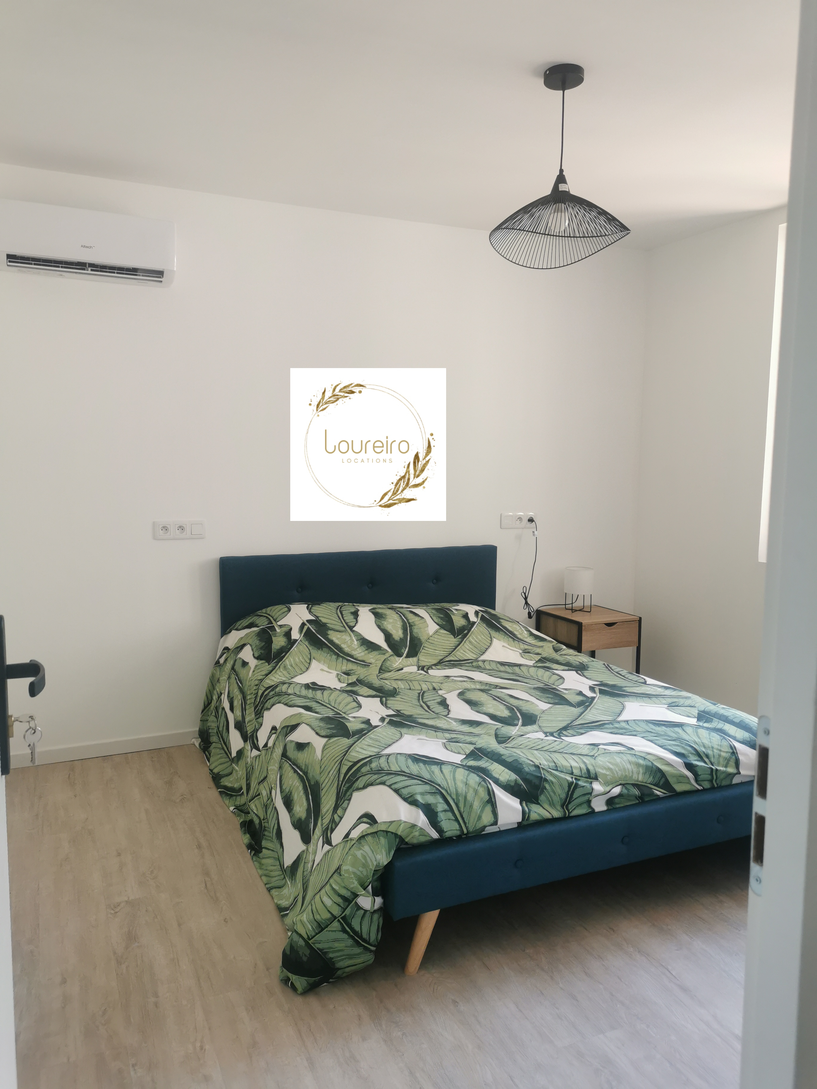 System.Collections.Generic.List`1[BluePillow.Application.SearchEngine.Dto.PhotoDto]?.ElementAt(2)?.Caption