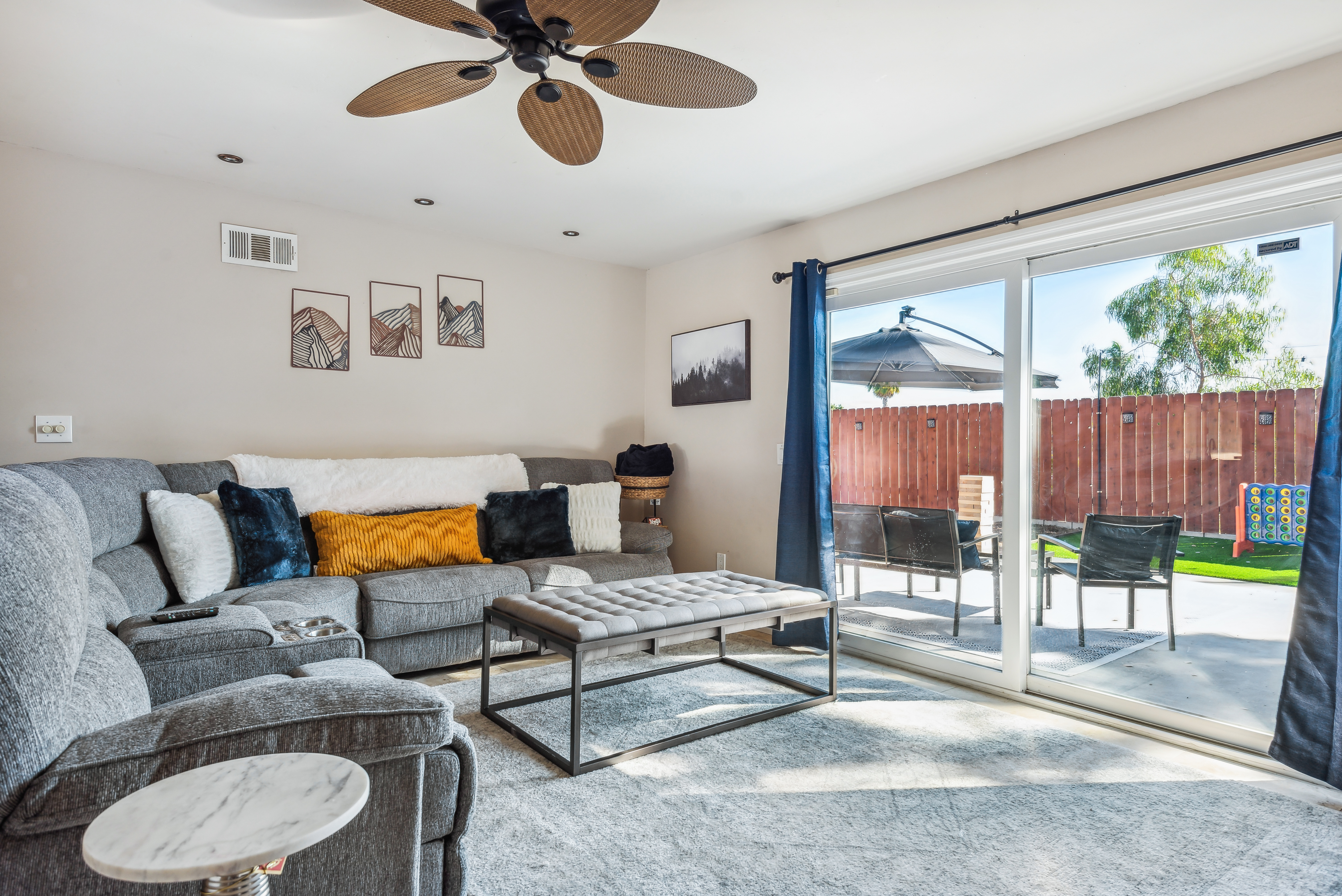 System.Collections.Generic.List`1[BluePillow.Application.SearchEngine.Dto.PhotoDto]?.ElementAt(2)?.Caption