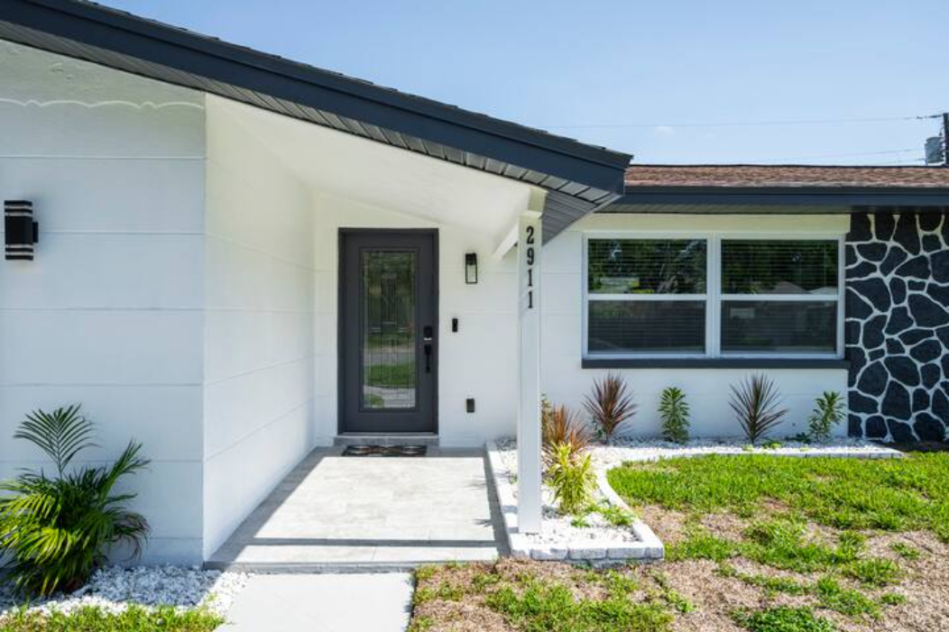 System.Collections.Generic.List`1[BluePillow.Application.SearchEngine.Dto.PhotoDto]?.ElementAt(2)?.Caption