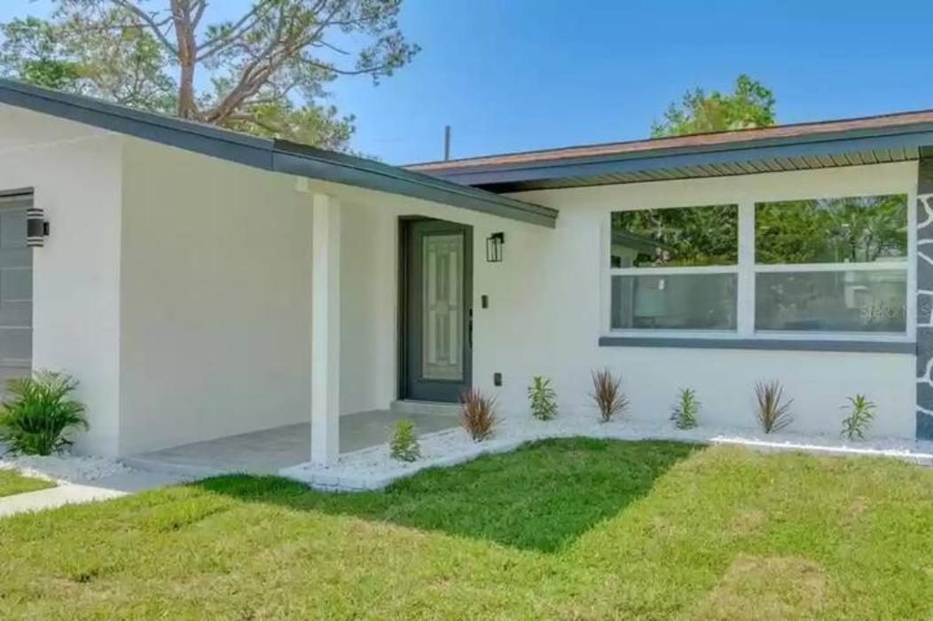 System.Collections.Generic.List`1[BluePillow.Application.SearchEngine.Dto.PhotoDto]?.ElementAt(1)?.Caption