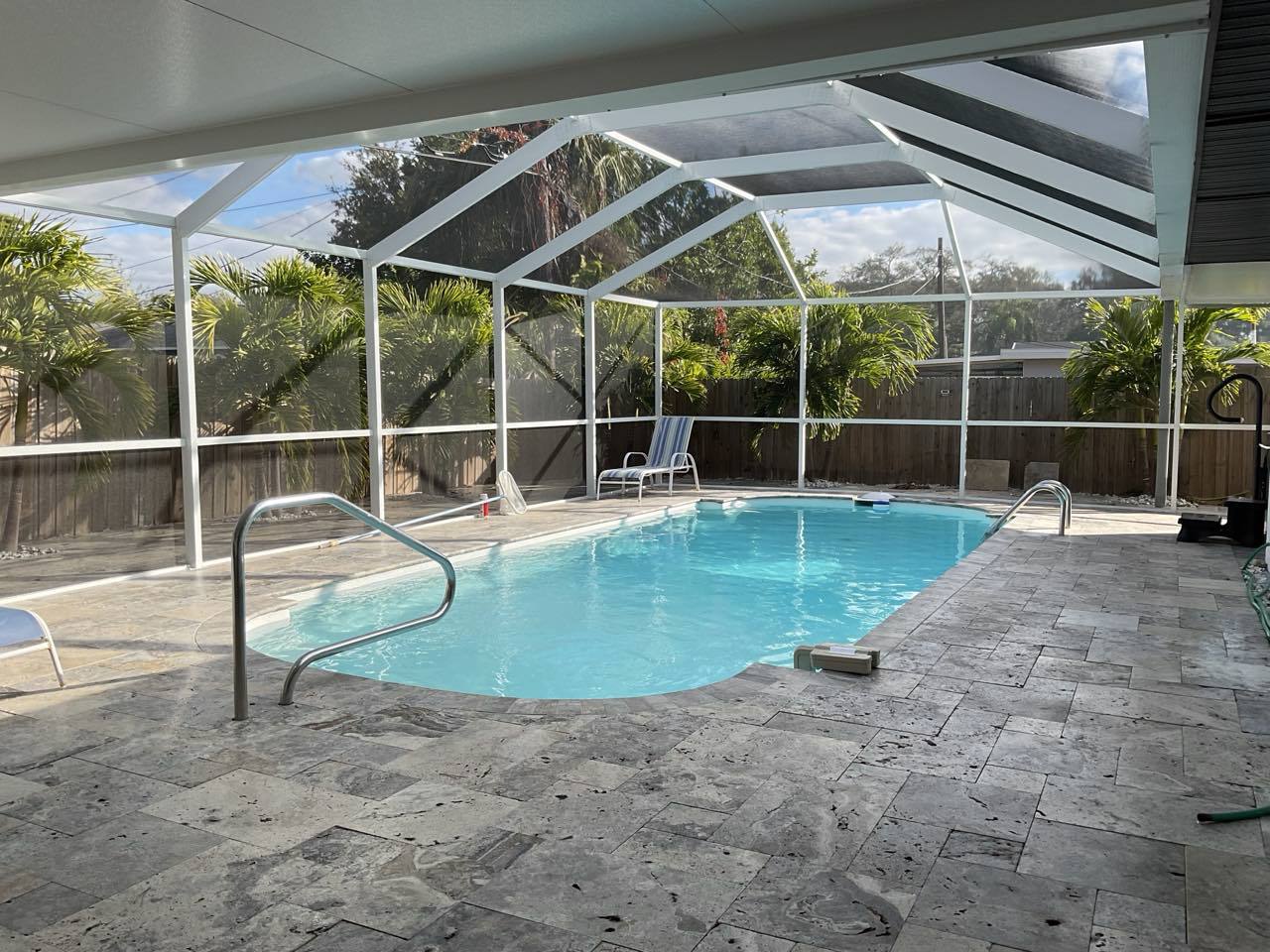 System.Collections.Generic.List`1[BluePillow.Application.SearchEngine.Dto.PhotoDto]?.ElementAt(3)?.Caption