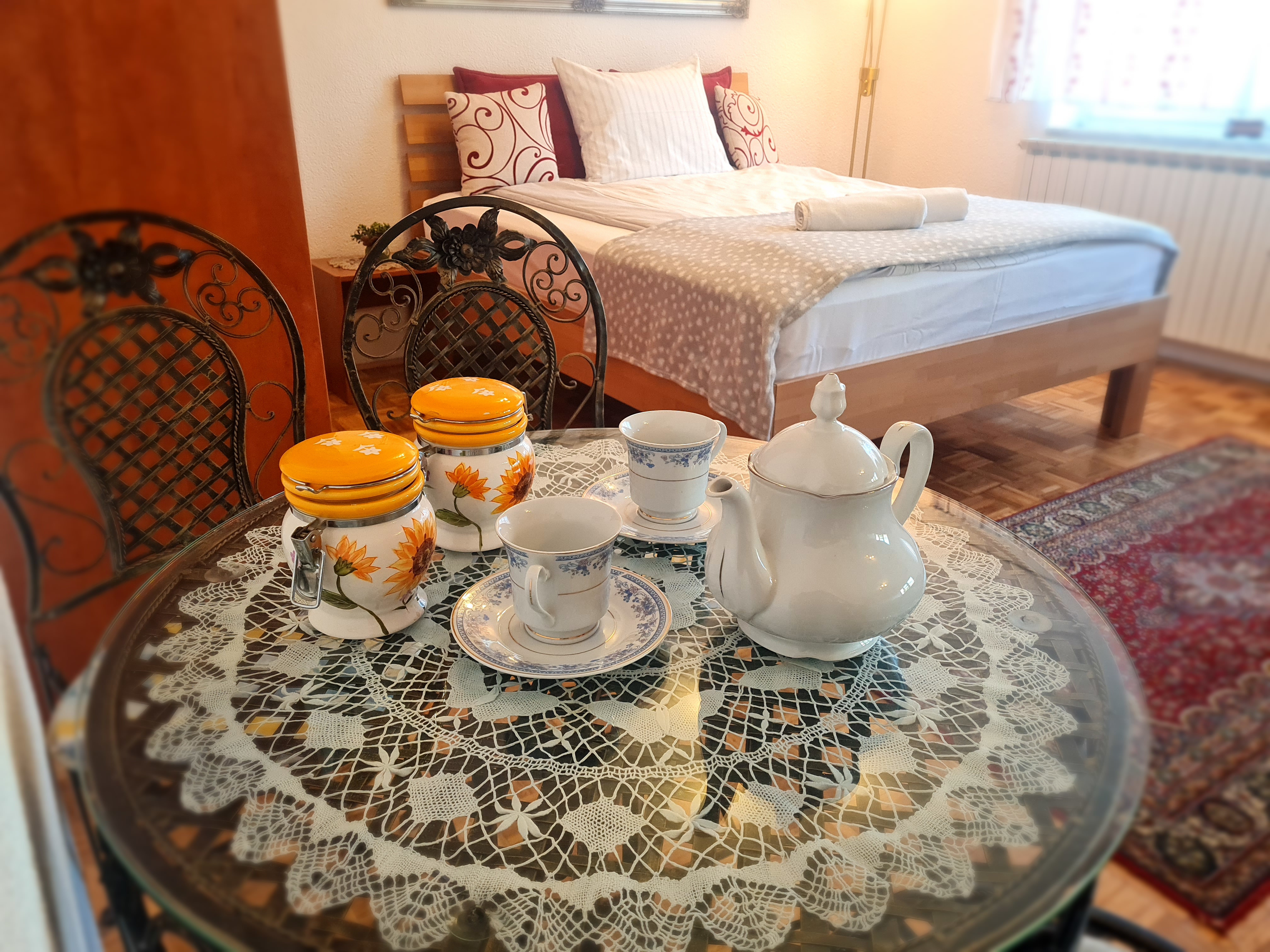 System.Collections.Generic.List`1[BluePillow.Application.SearchEngine.Dto.PhotoDto]?.ElementAt(0)?.Caption