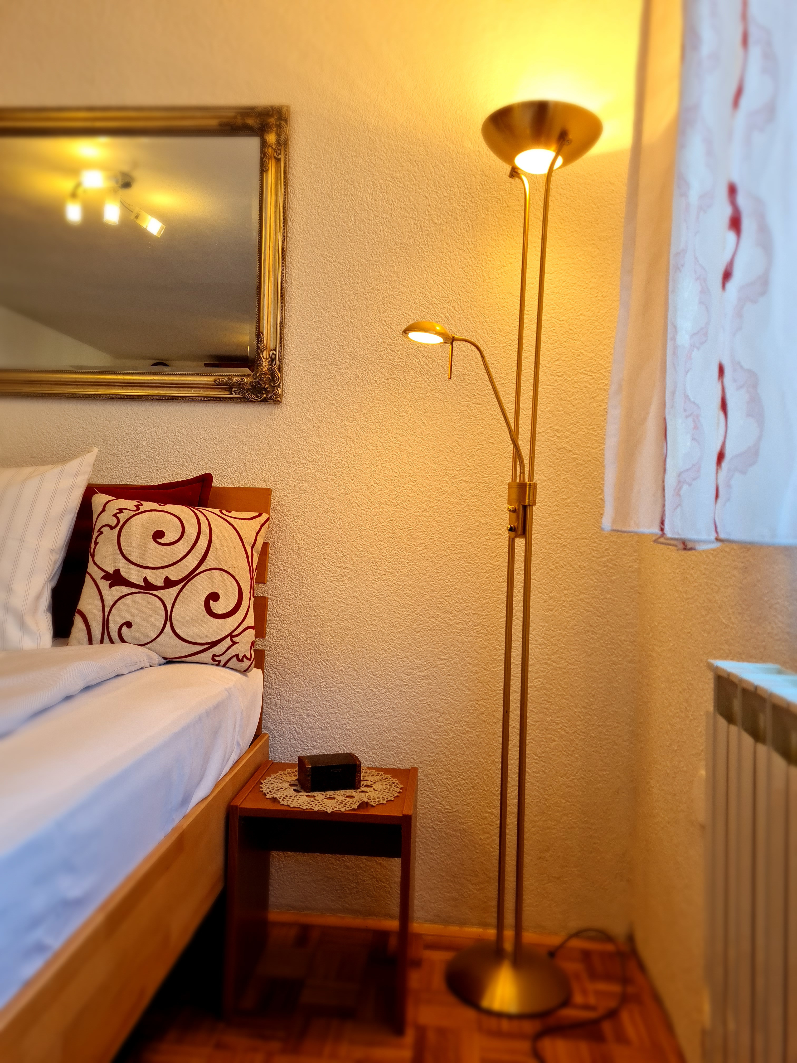 System.Collections.Generic.List`1[BluePillow.Application.SearchEngine.Dto.PhotoDto]?.ElementAt(3)?.Caption