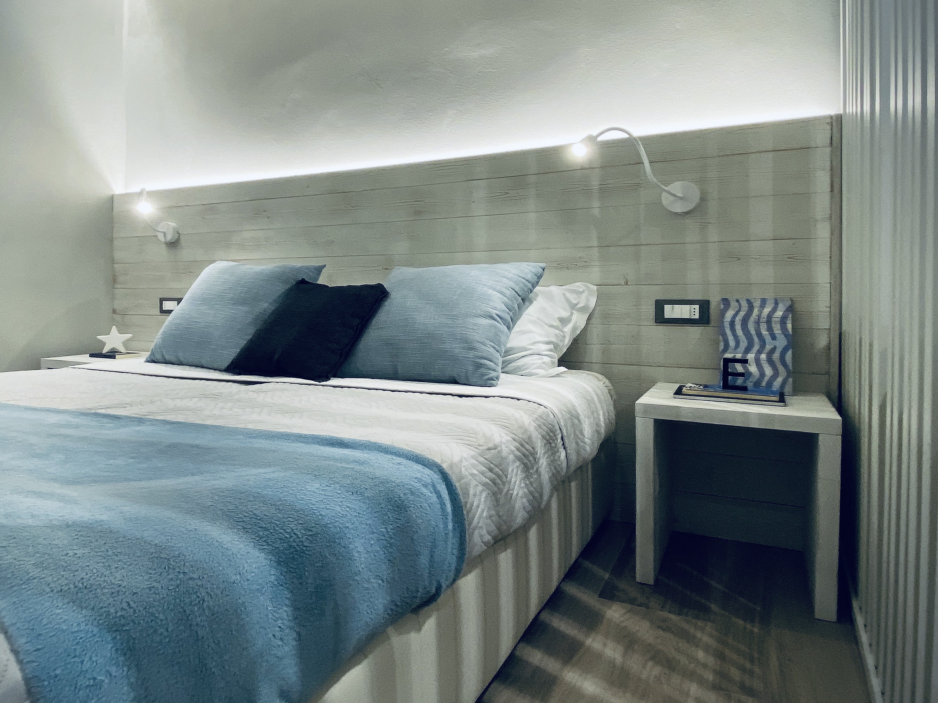 System.Collections.Generic.List`1[BluePillow.Application.SearchEngine.Dto.PhotoDto]?.ElementAt(2)?.Caption