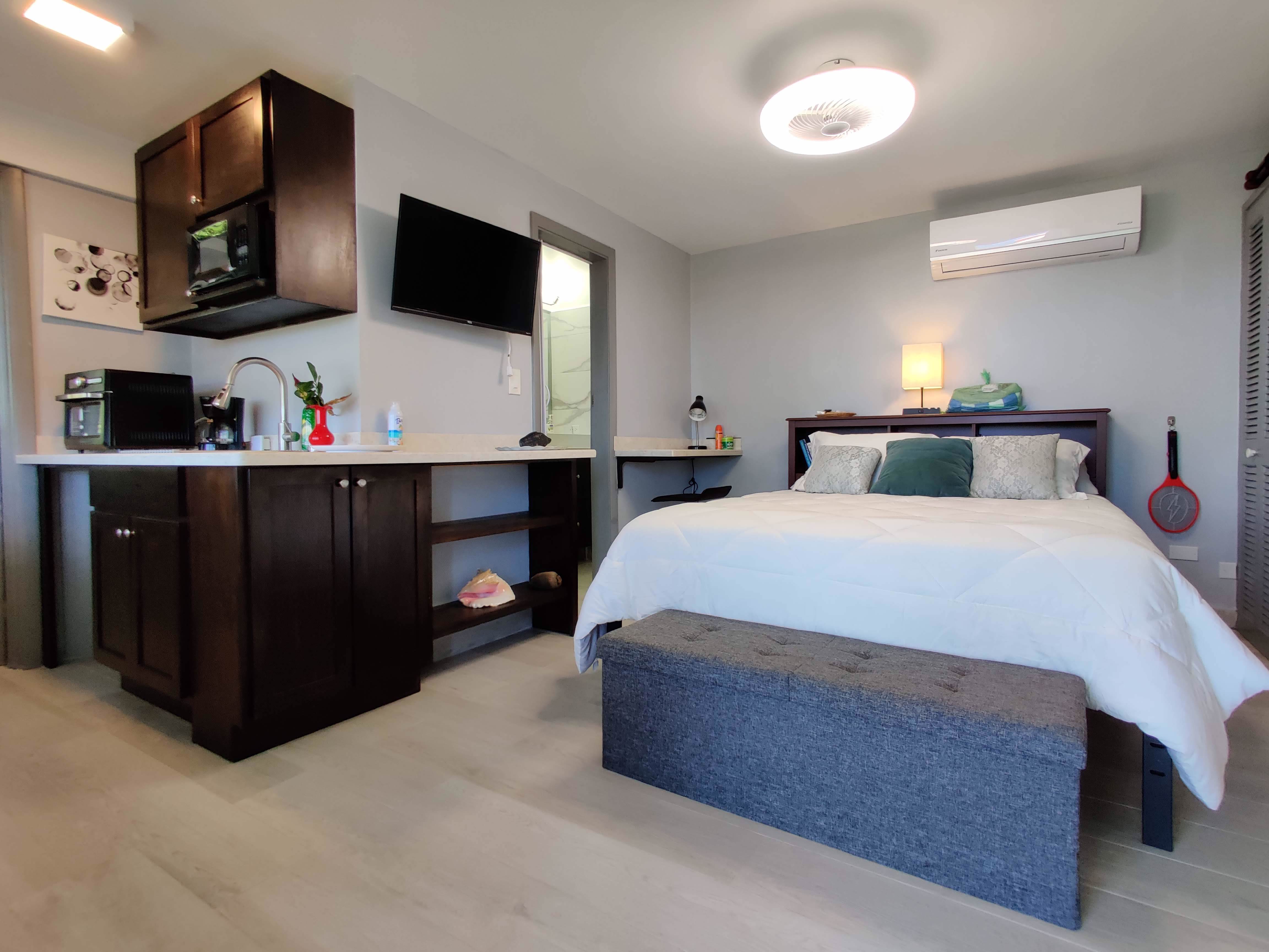 System.Collections.Generic.List`1[BluePillow.Application.SearchEngine.Dto.PhotoDto]?.ElementAt(3)?.Caption