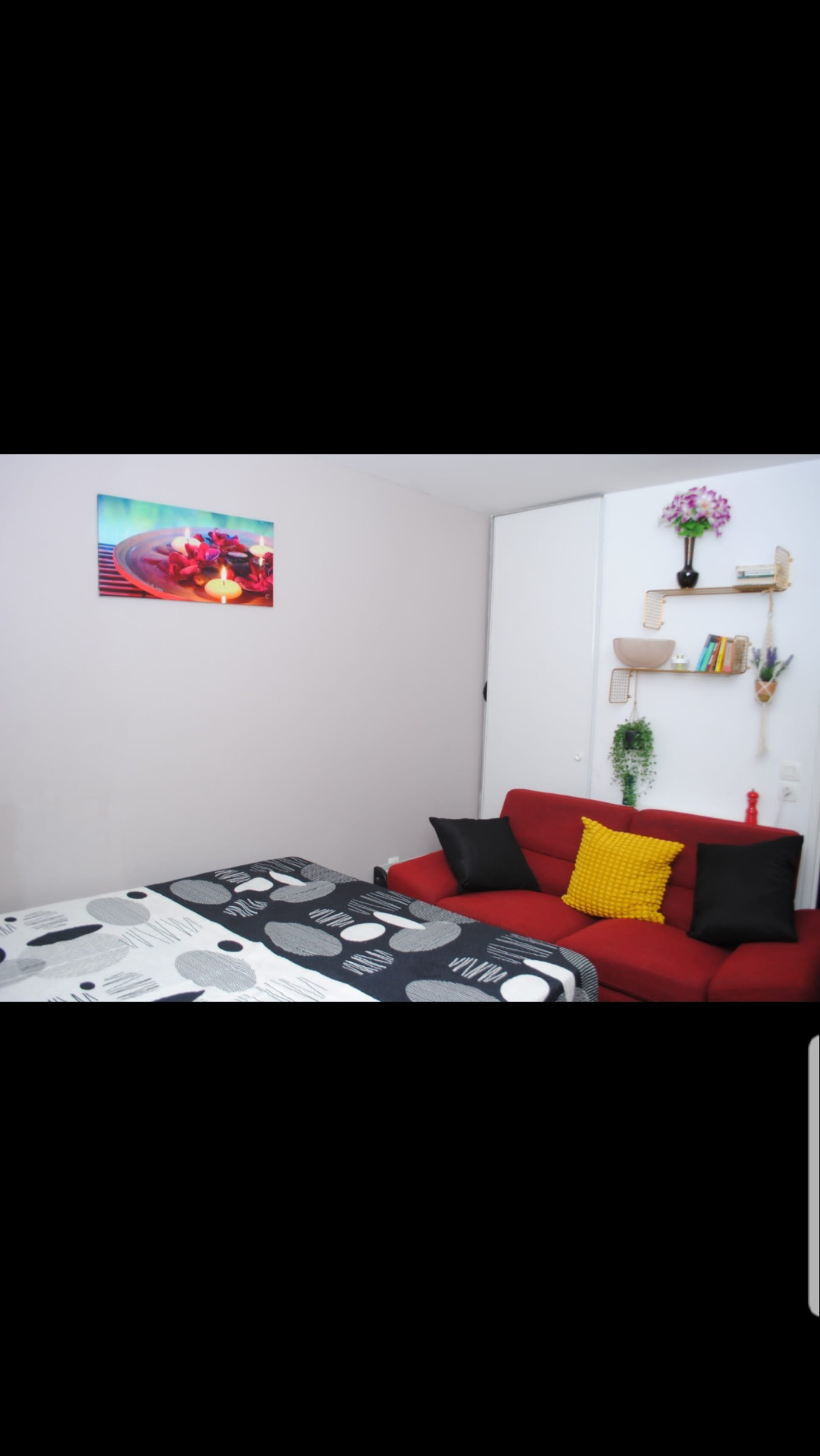 System.Collections.Generic.List`1[BluePillow.Application.SearchEngine.Dto.PhotoDto]?.ElementAt(2)?.Caption