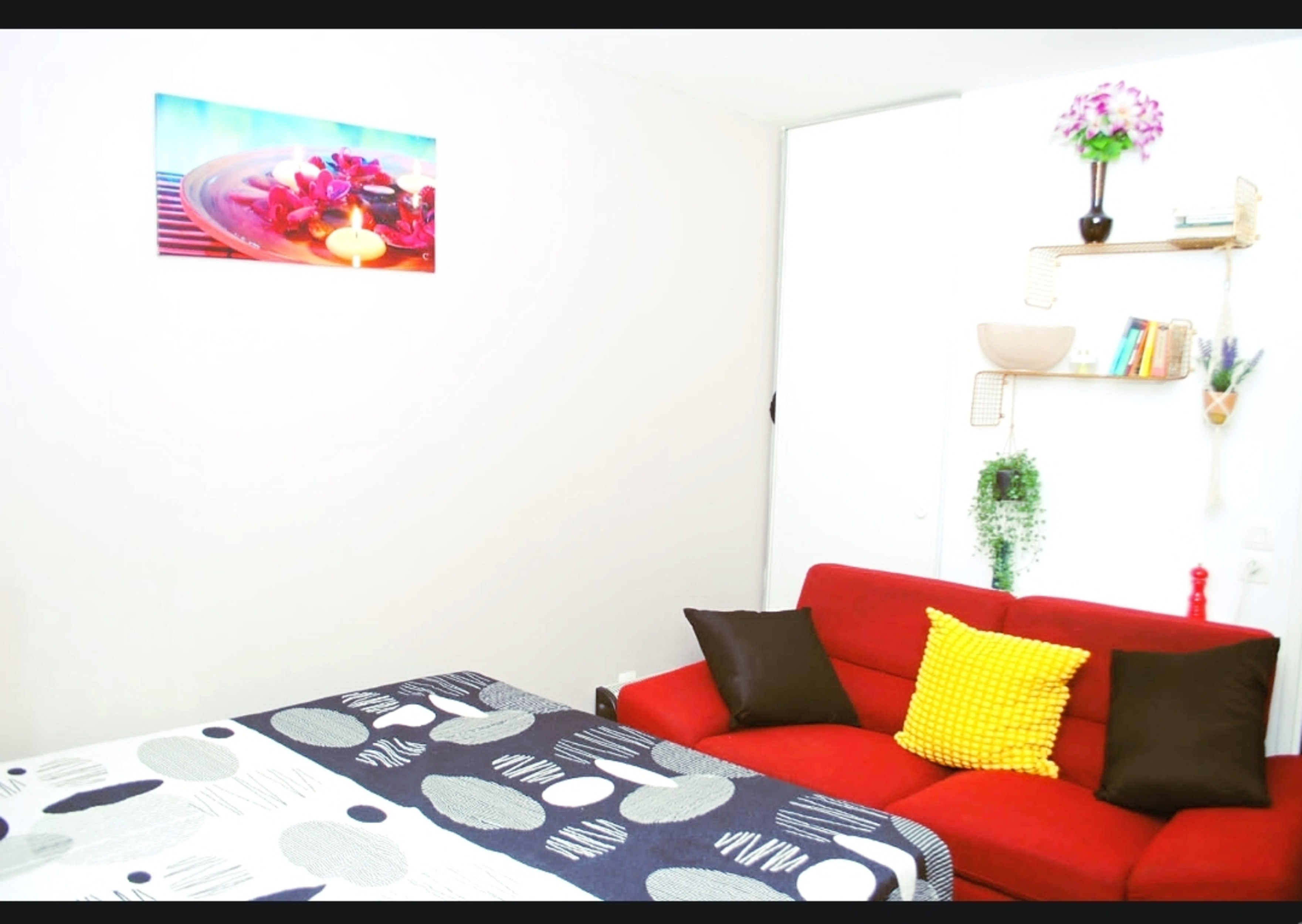 System.Collections.Generic.List`1[BluePillow.Application.SearchEngine.Dto.PhotoDto]?.ElementAt(3)?.Caption