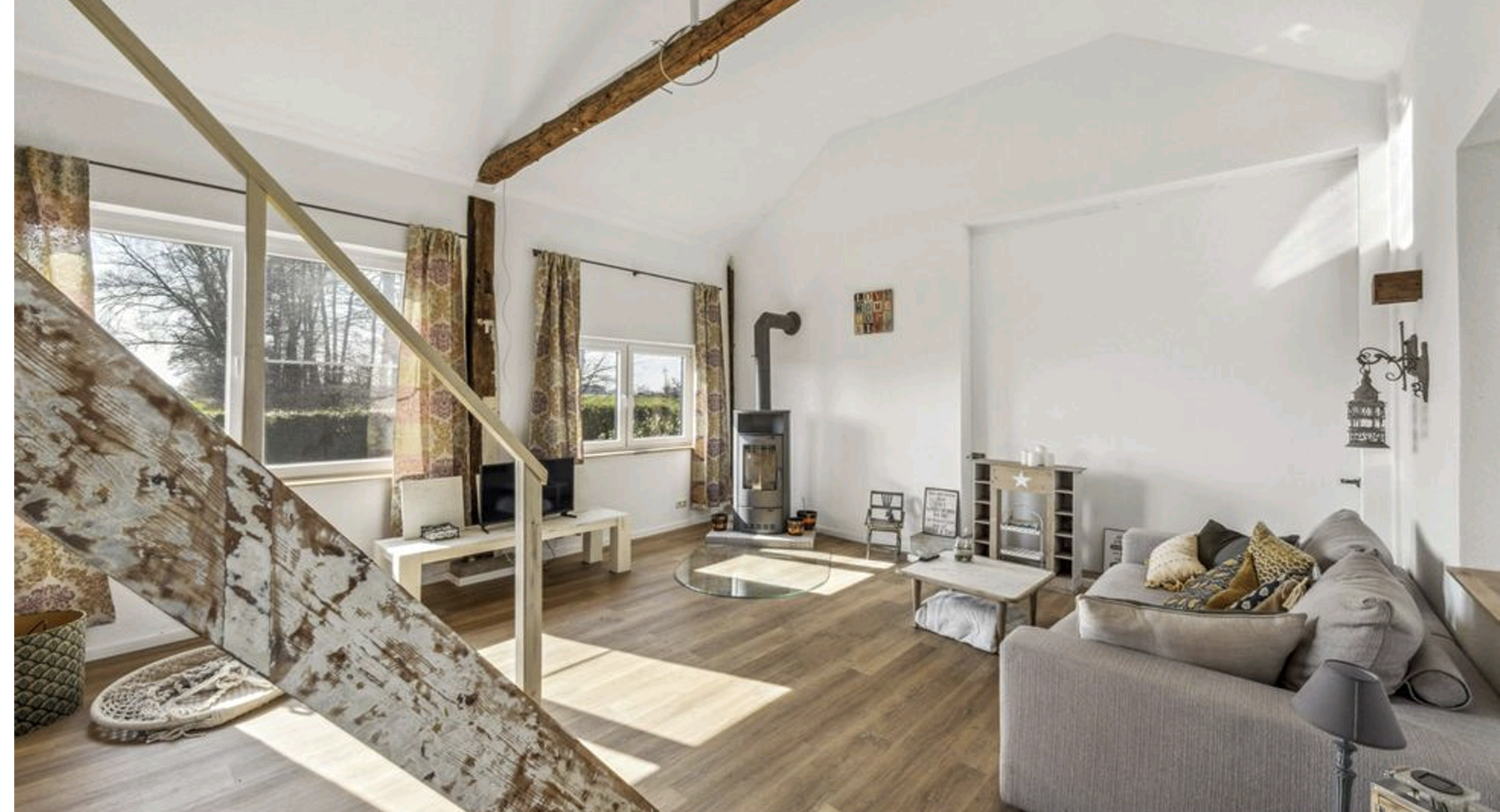 System.Collections.Generic.List`1[BluePillow.Application.SearchEngine.Dto.PhotoDto]?.ElementAt(2)?.Caption