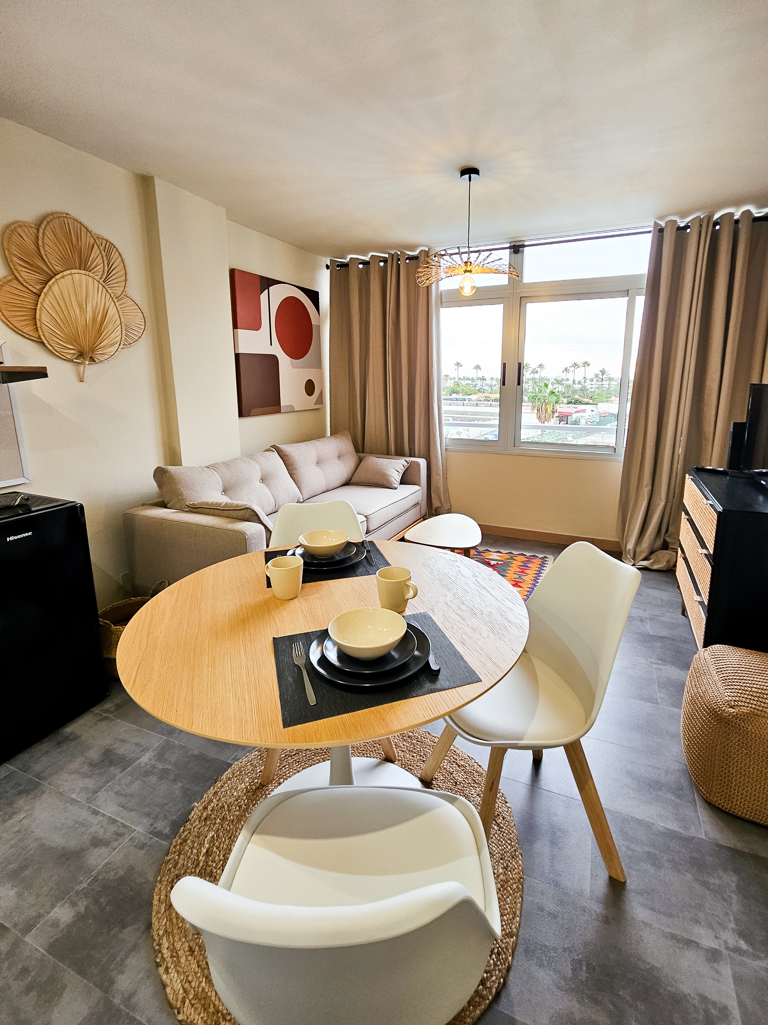 System.Collections.Generic.List`1[BluePillow.Application.SearchEngine.Dto.PhotoDto]?.ElementAt(0)?.Caption