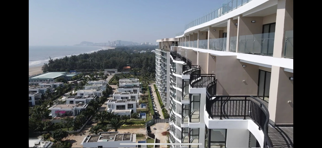 System.Collections.Generic.List`1[BluePillow.Application.SearchEngine.Dto.PhotoDto]?.ElementAt(2)?.Caption