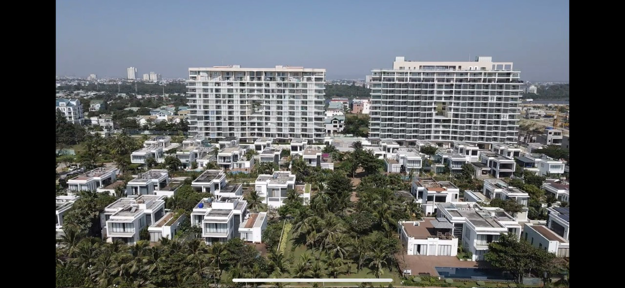 System.Collections.Generic.List`1[BluePillow.Application.SearchEngine.Dto.PhotoDto]?.ElementAt(1)?.Caption