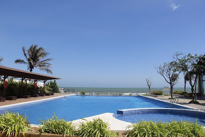 System.Collections.Generic.List`1[BluePillow.Application.SearchEngine.Dto.PhotoDto]?.ElementAt(0)?.Caption