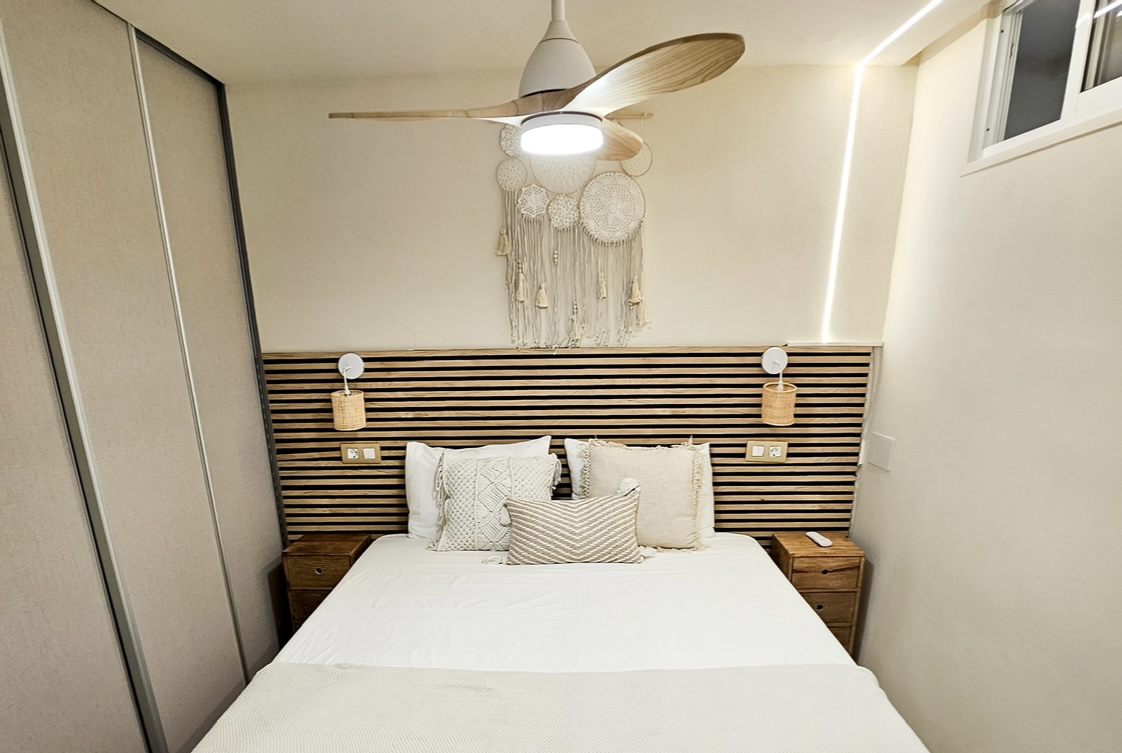 System.Collections.Generic.List`1[BluePillow.Application.SearchEngine.Dto.PhotoDto]?.ElementAt(2)?.Caption