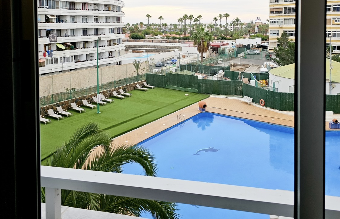 System.Collections.Generic.List`1[BluePillow.Application.SearchEngine.Dto.PhotoDto]?.ElementAt(1)?.Caption