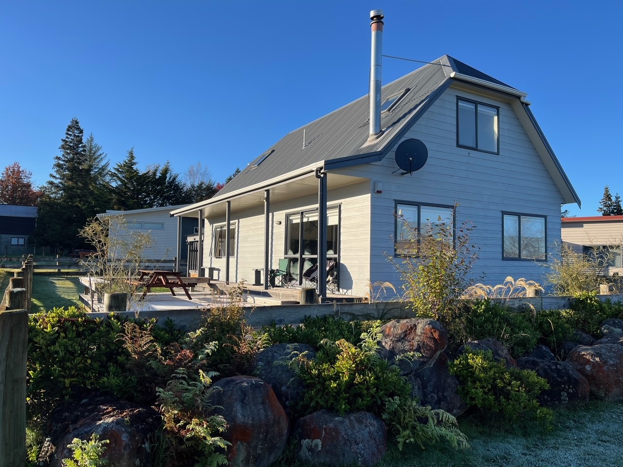 System.Collections.Generic.List`1[BluePillow.Application.SearchEngine.Dto.PhotoDto]?.ElementAt(0)?.Caption