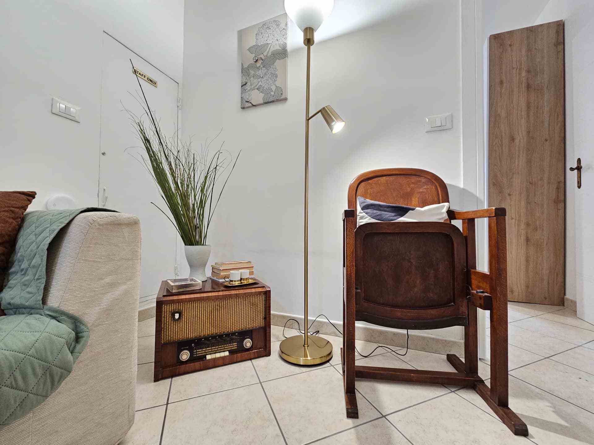 System.Collections.Generic.List`1[BluePillow.Application.SearchEngine.Dto.PhotoDto]?.ElementAt(2)?.Caption