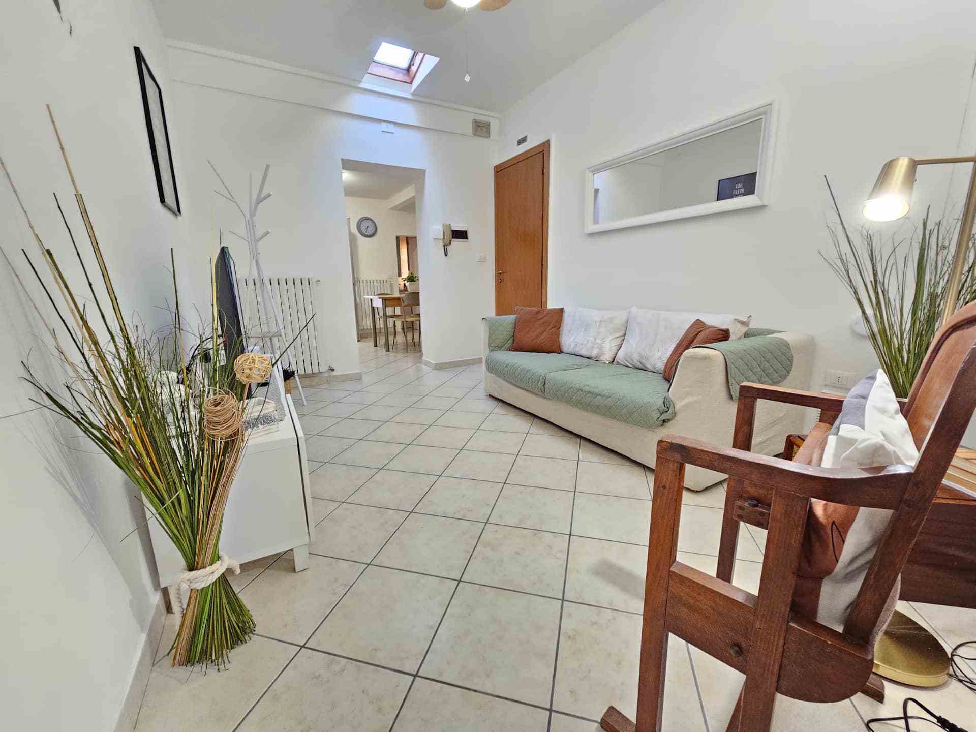 System.Collections.Generic.List`1[BluePillow.Application.SearchEngine.Dto.PhotoDto]?.ElementAt(1)?.Caption