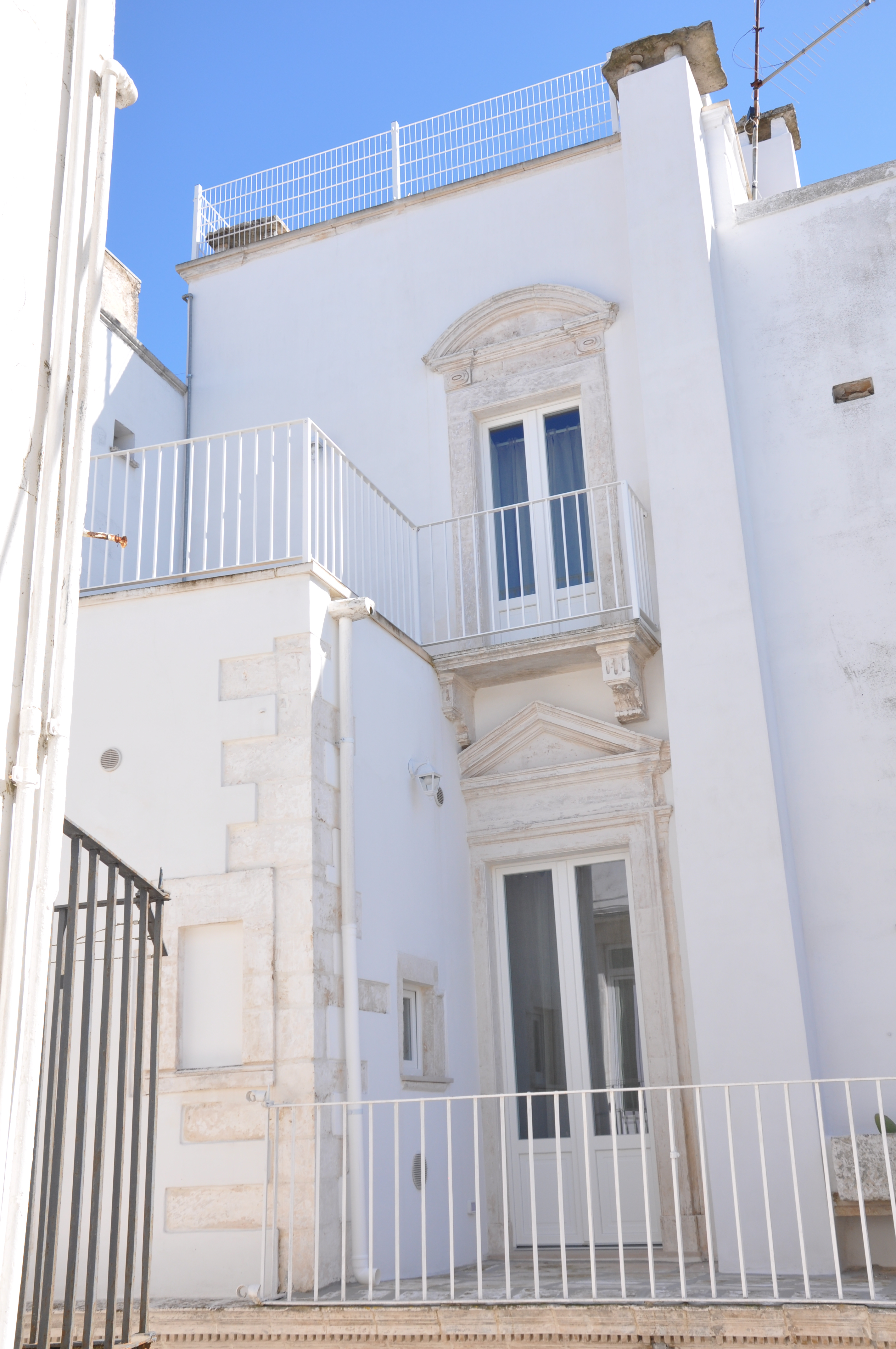 System.Collections.Generic.List`1[BluePillow.Application.SearchEngine.Dto.PhotoDto]?.ElementAt(1)?.Caption