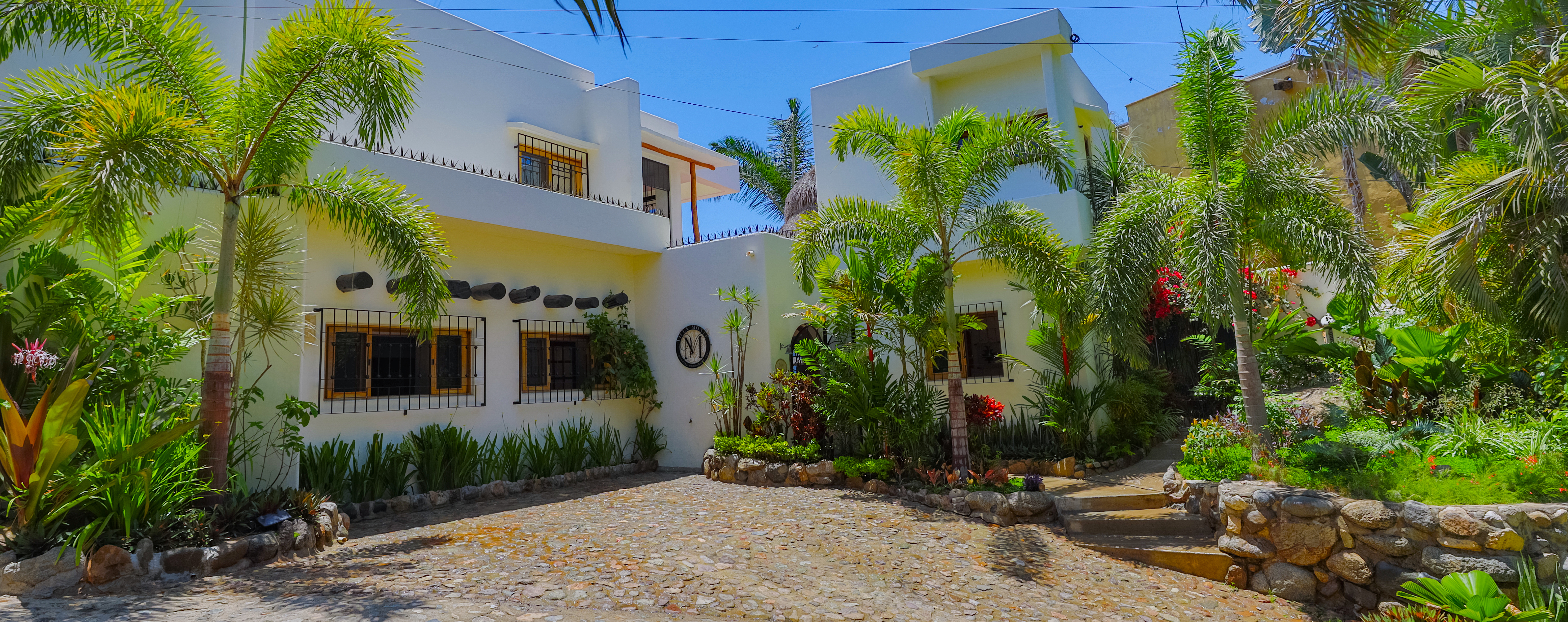 System.Collections.Generic.List`1[BluePillow.Application.SearchEngine.Dto.PhotoDto]?.ElementAt(1)?.Caption