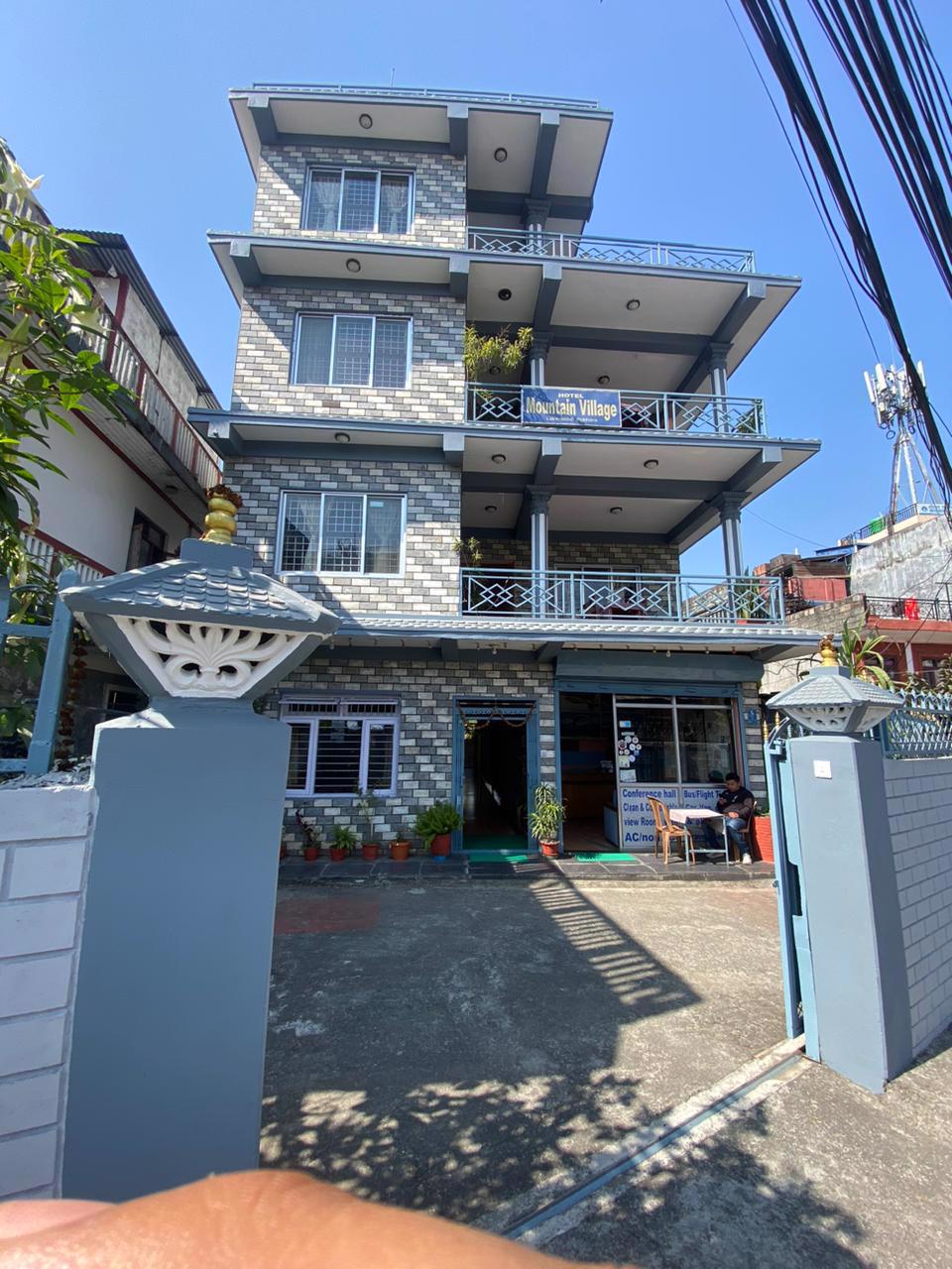 System.Collections.Generic.List`1[BluePillow.Application.SearchEngine.Dto.PhotoDto]?.ElementAt(0)?.Caption