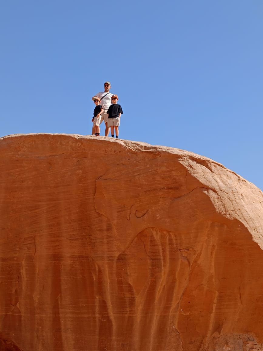 System.Collections.Generic.List`1[BluePillow.Application.SearchEngine.Dto.PhotoDto]?.ElementAt(0)?.Caption