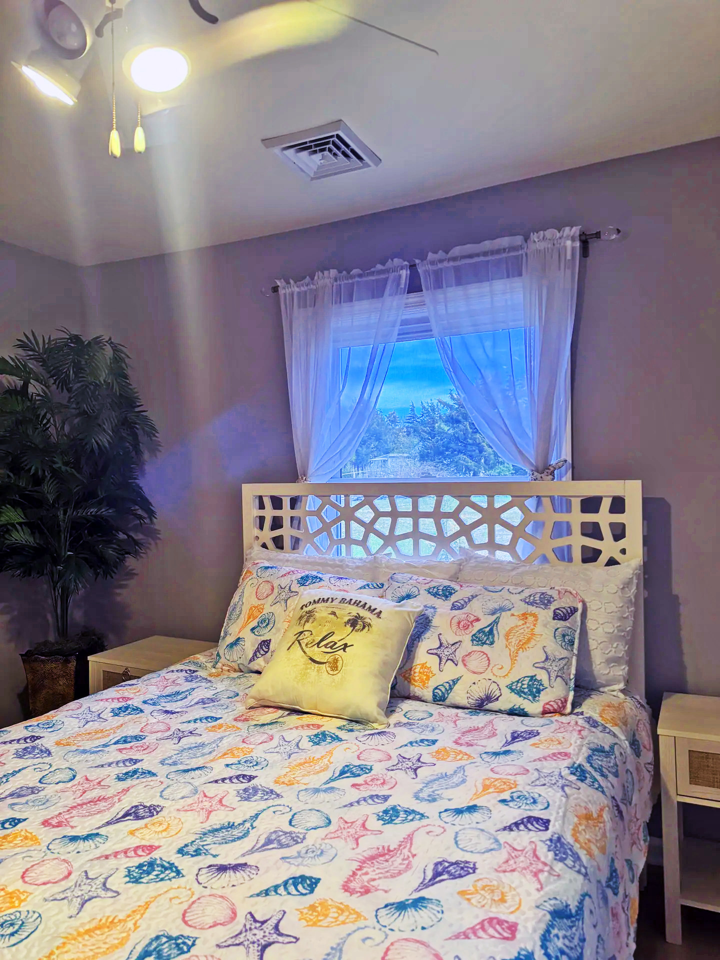 System.Collections.Generic.List`1[BluePillow.Application.SearchEngine.Dto.PhotoDto]?.ElementAt(3)?.Caption