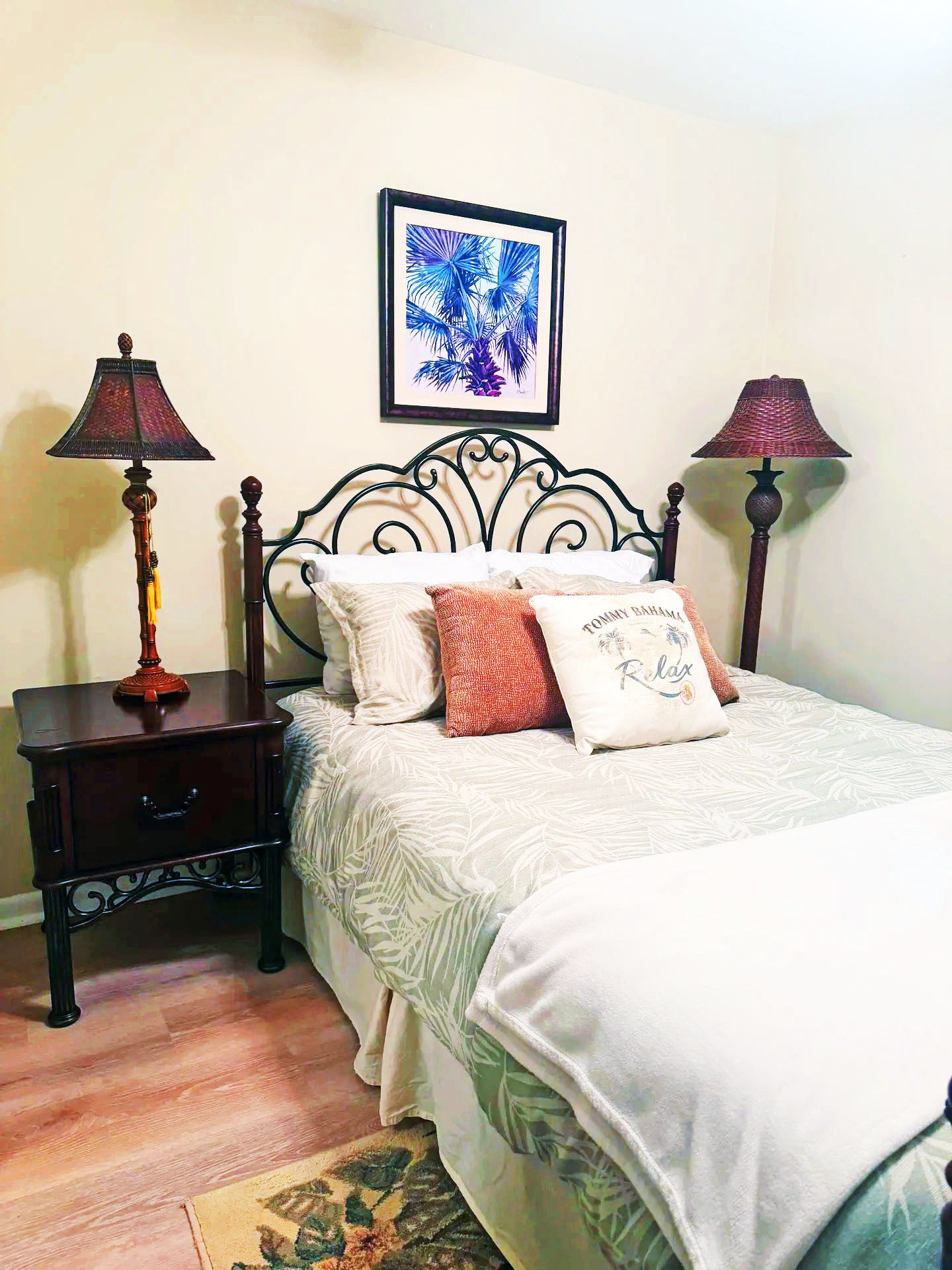 System.Collections.Generic.List`1[BluePillow.Application.SearchEngine.Dto.PhotoDto]?.ElementAt(1)?.Caption