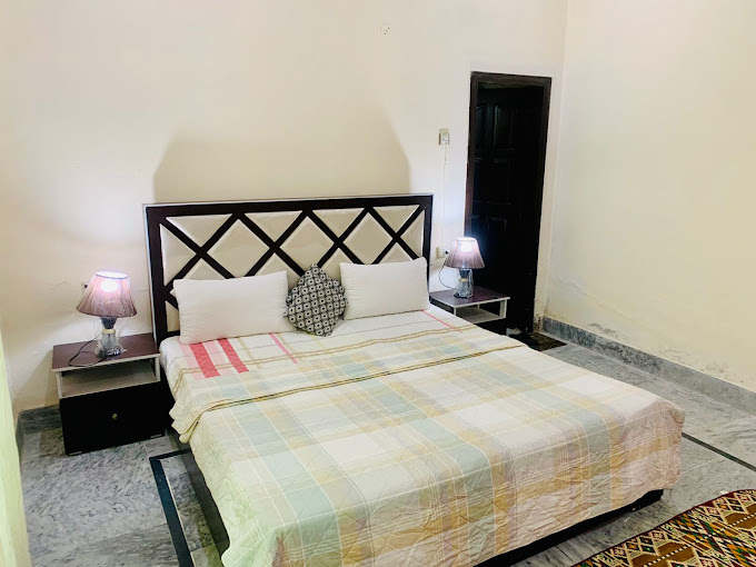 System.Collections.Generic.List`1[BluePillow.Application.SearchEngine.Dto.PhotoDto]?.ElementAt(1)?.Caption