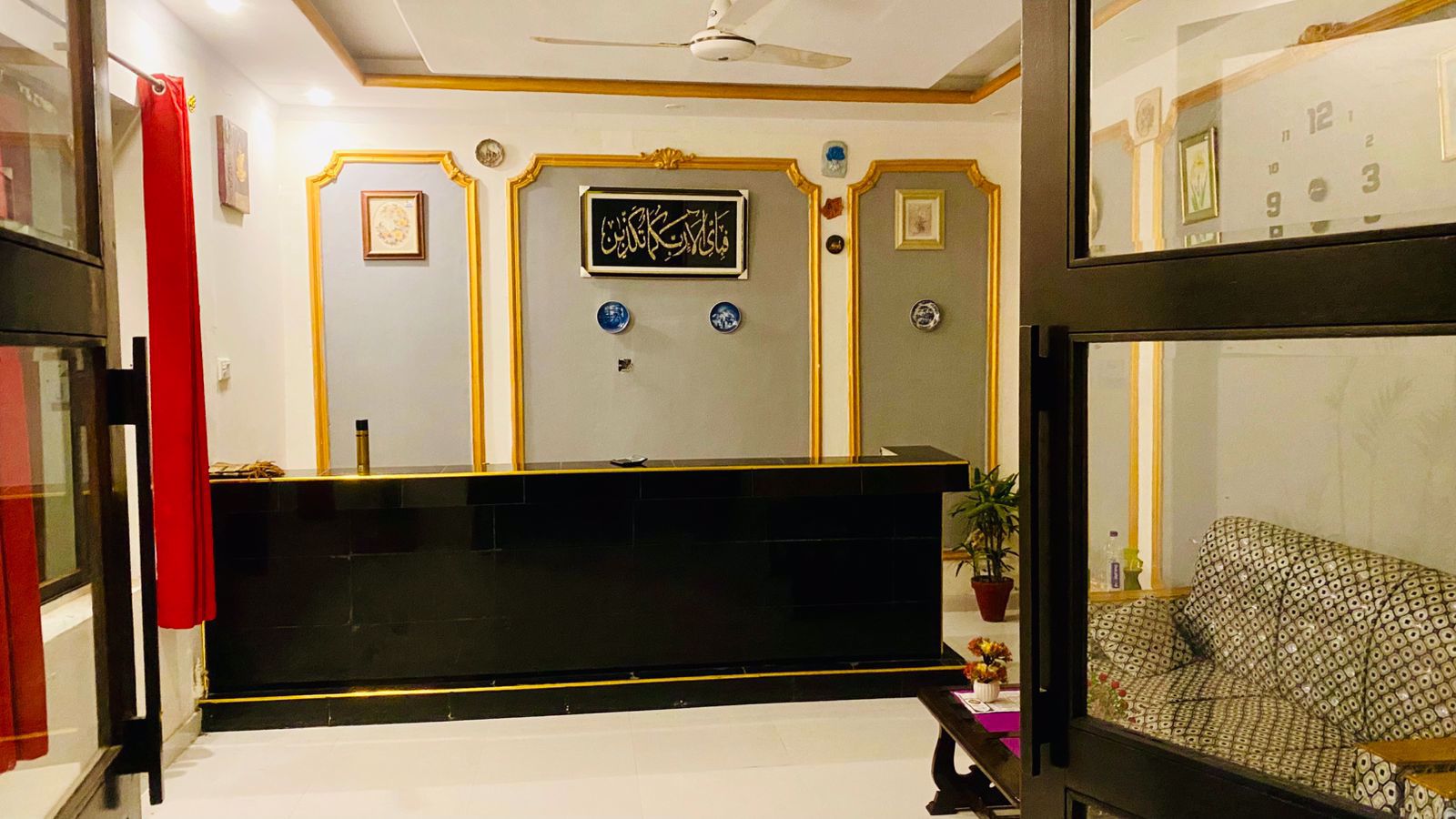 System.Collections.Generic.List`1[BluePillow.Application.SearchEngine.Dto.PhotoDto]?.ElementAt(3)?.Caption