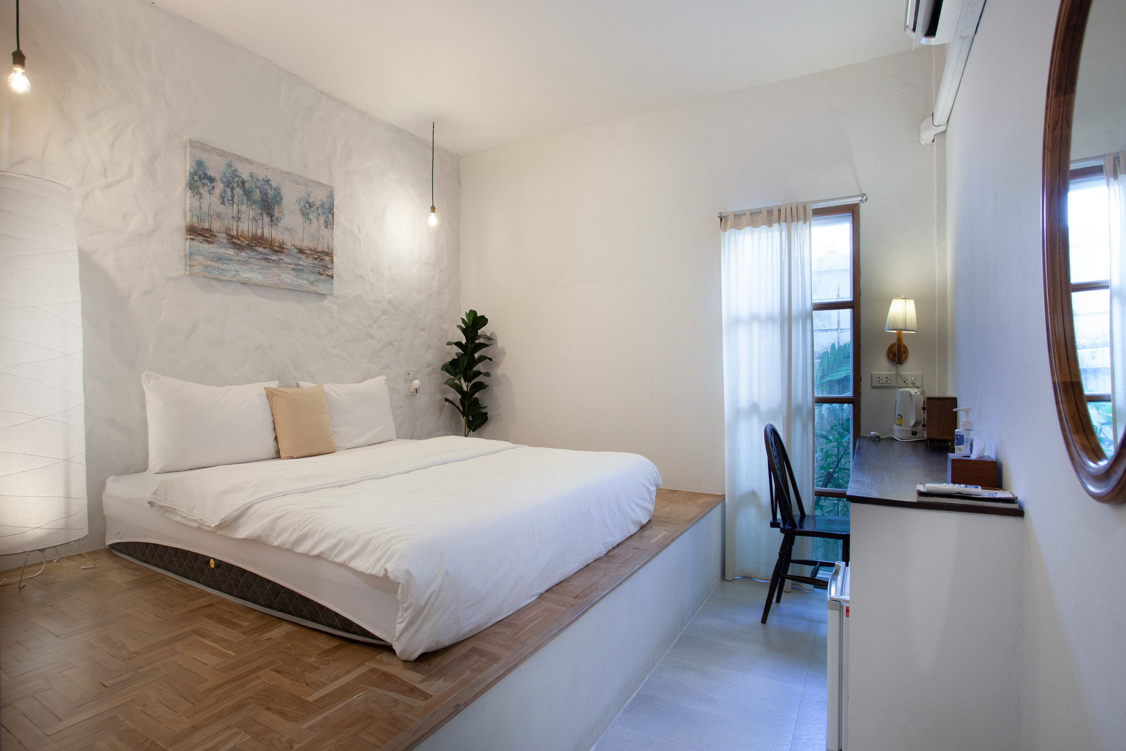 System.Collections.Generic.List`1[BluePillow.Application.SearchEngine.Dto.PhotoDto]?.ElementAt(0)?.Caption