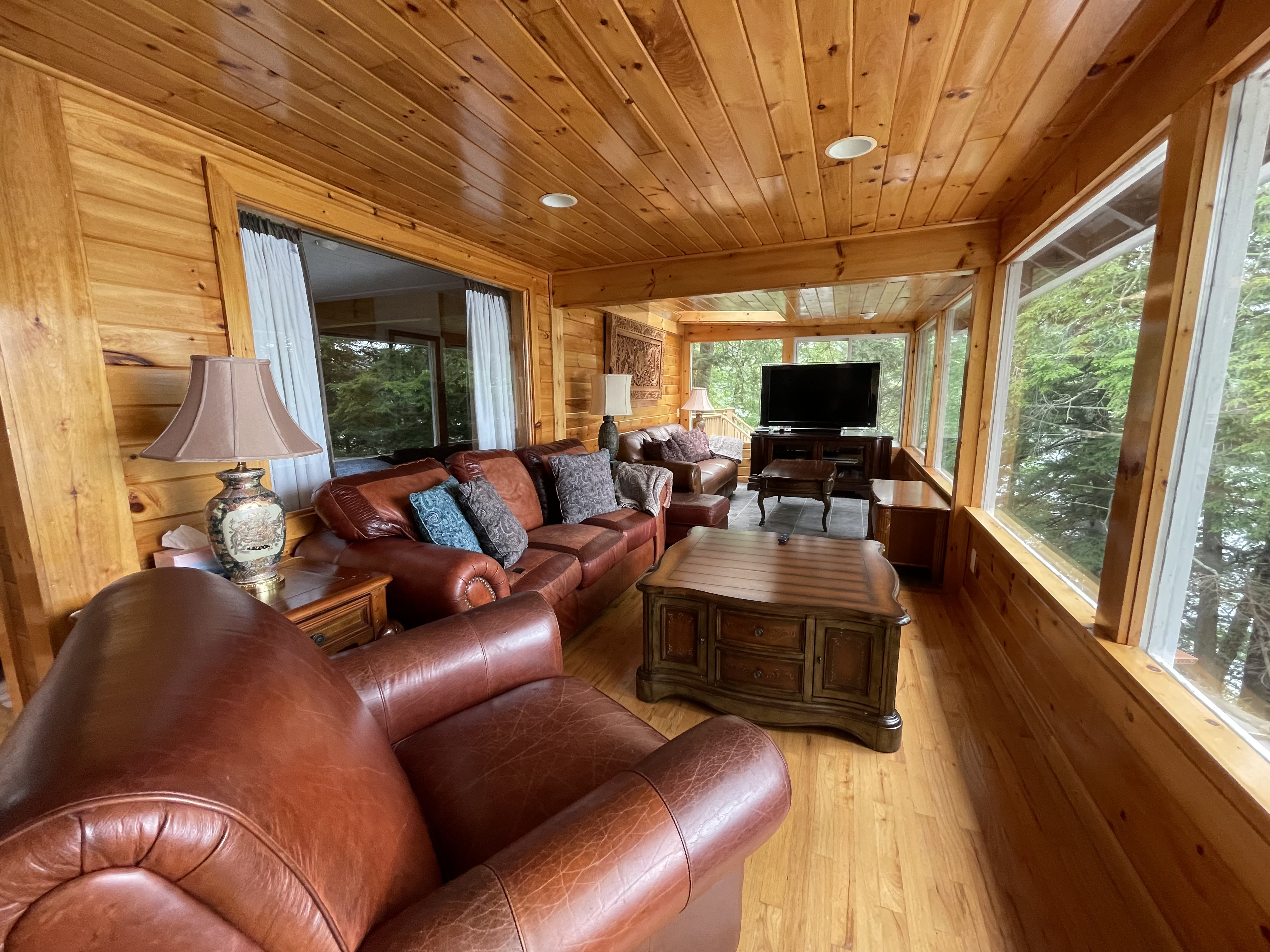 System.Collections.Generic.List`1[BluePillow.Application.SearchEngine.Dto.PhotoDto]?.ElementAt(3)?.Caption