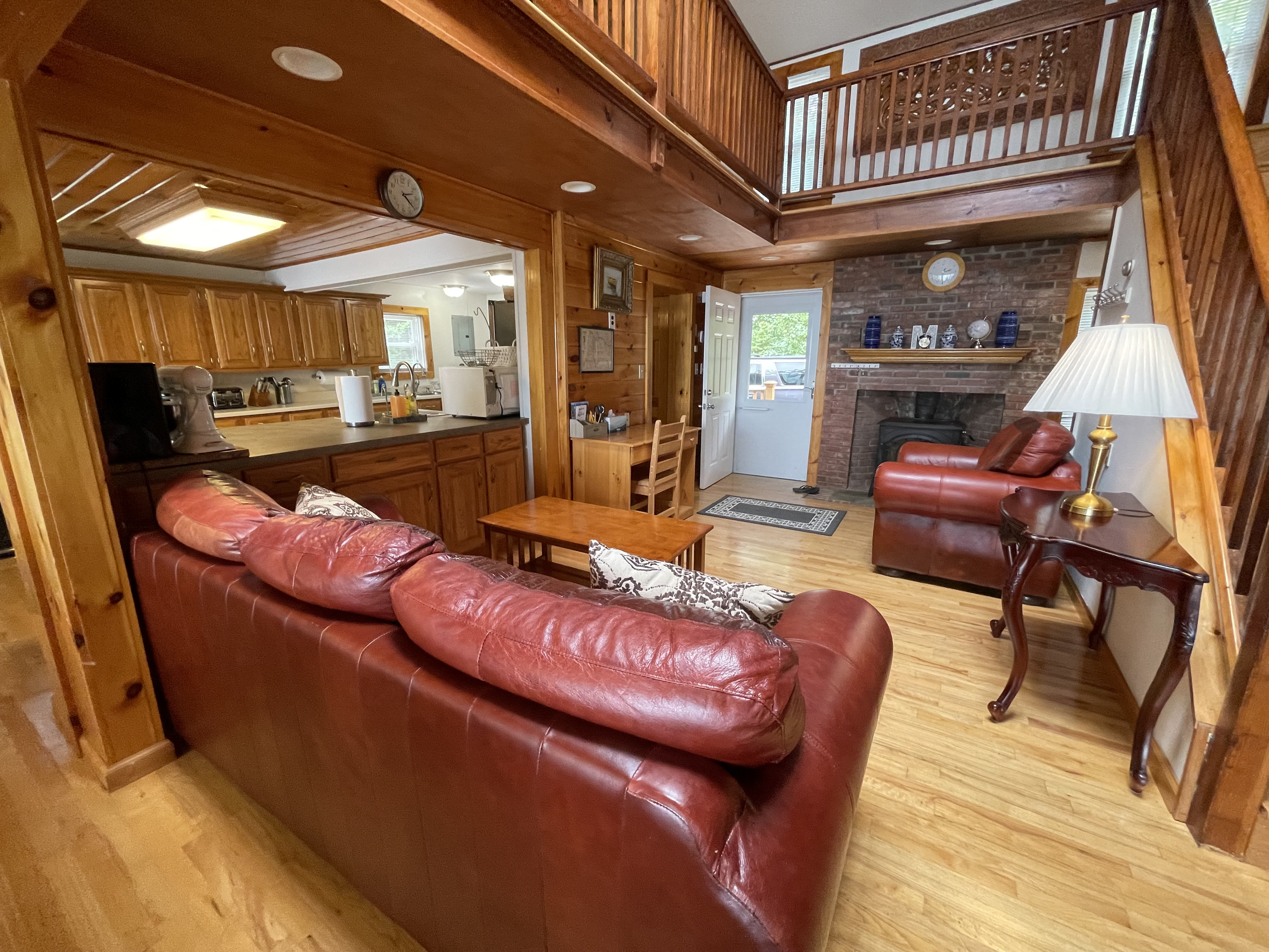 System.Collections.Generic.List`1[BluePillow.Application.SearchEngine.Dto.PhotoDto]?.ElementAt(2)?.Caption