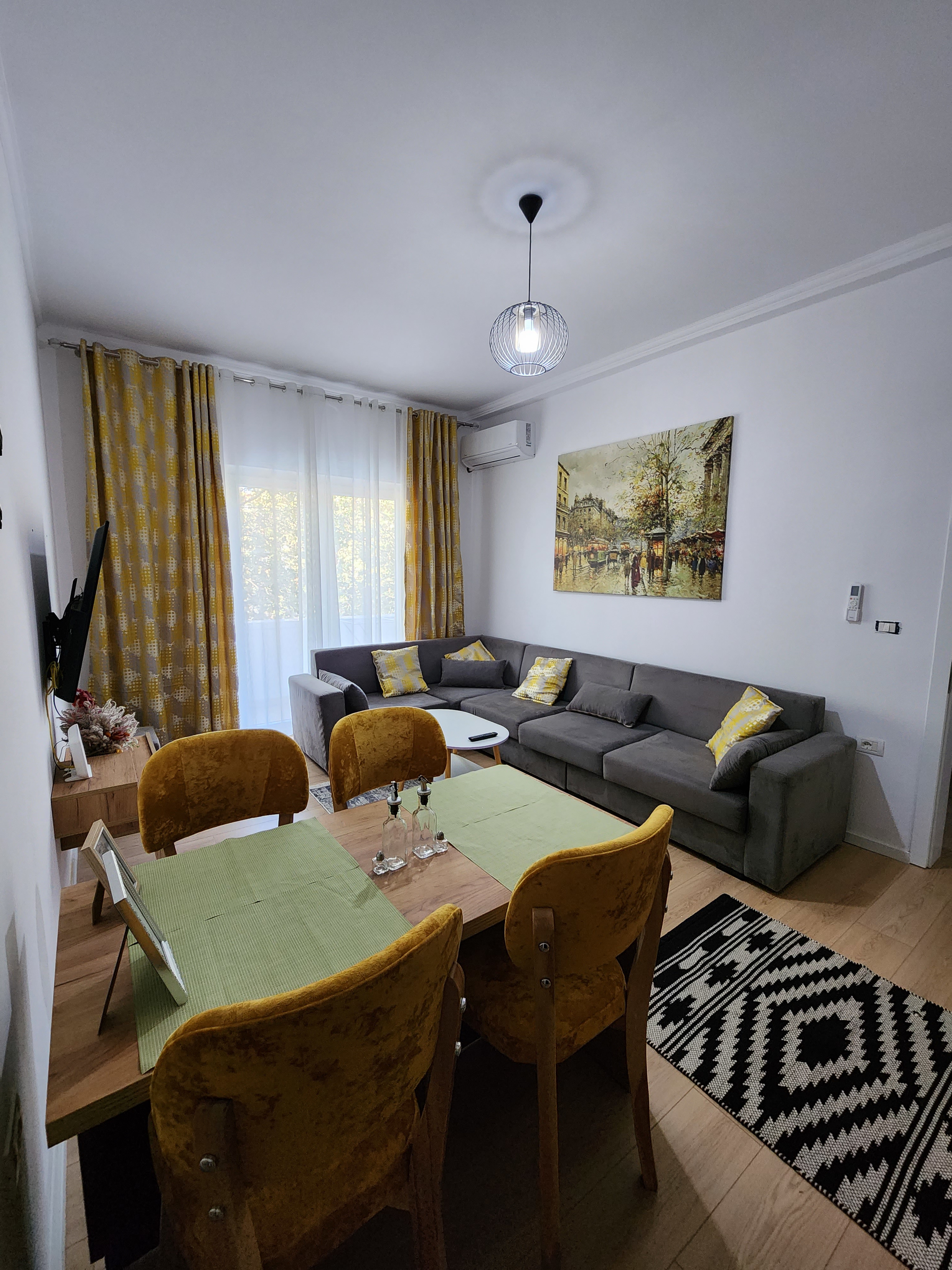 System.Collections.Generic.List`1[BluePillow.Application.SearchEngine.Dto.PhotoDto]?.ElementAt(2)?.Caption