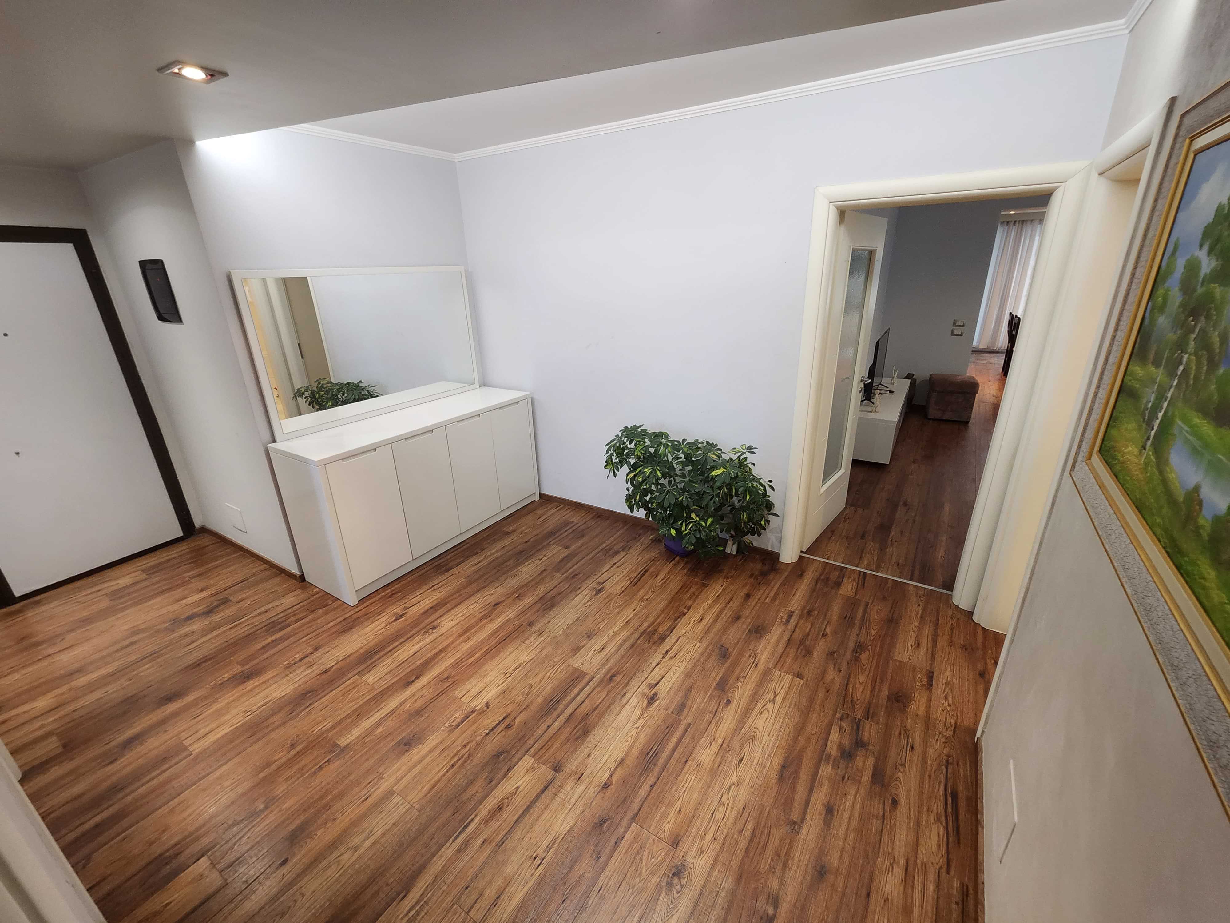 System.Collections.Generic.List`1[BluePillow.Application.SearchEngine.Dto.PhotoDto]?.ElementAt(0)?.Caption