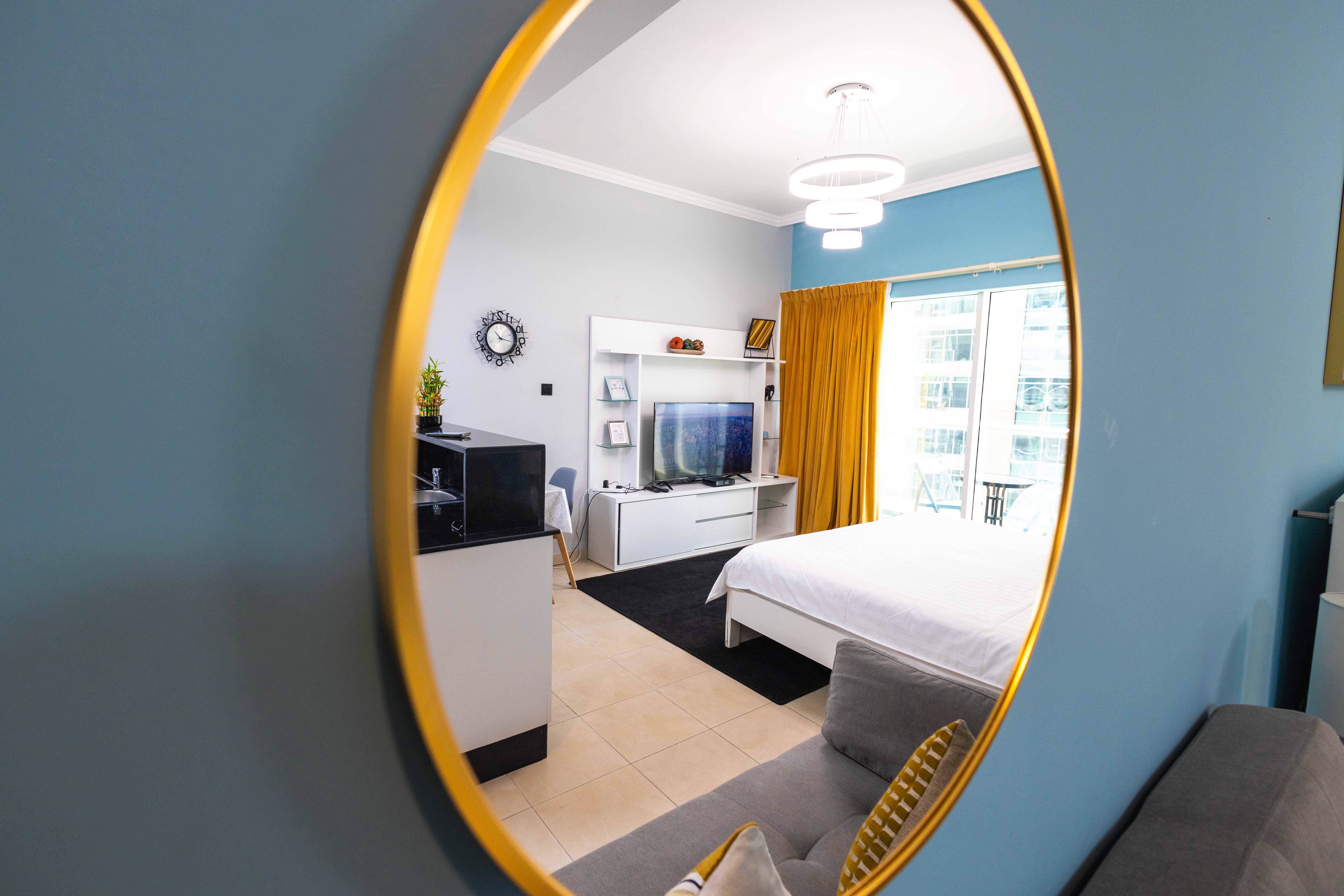 System.Collections.Generic.List`1[BluePillow.Application.SearchEngine.Dto.PhotoDto]?.ElementAt(3)?.Caption