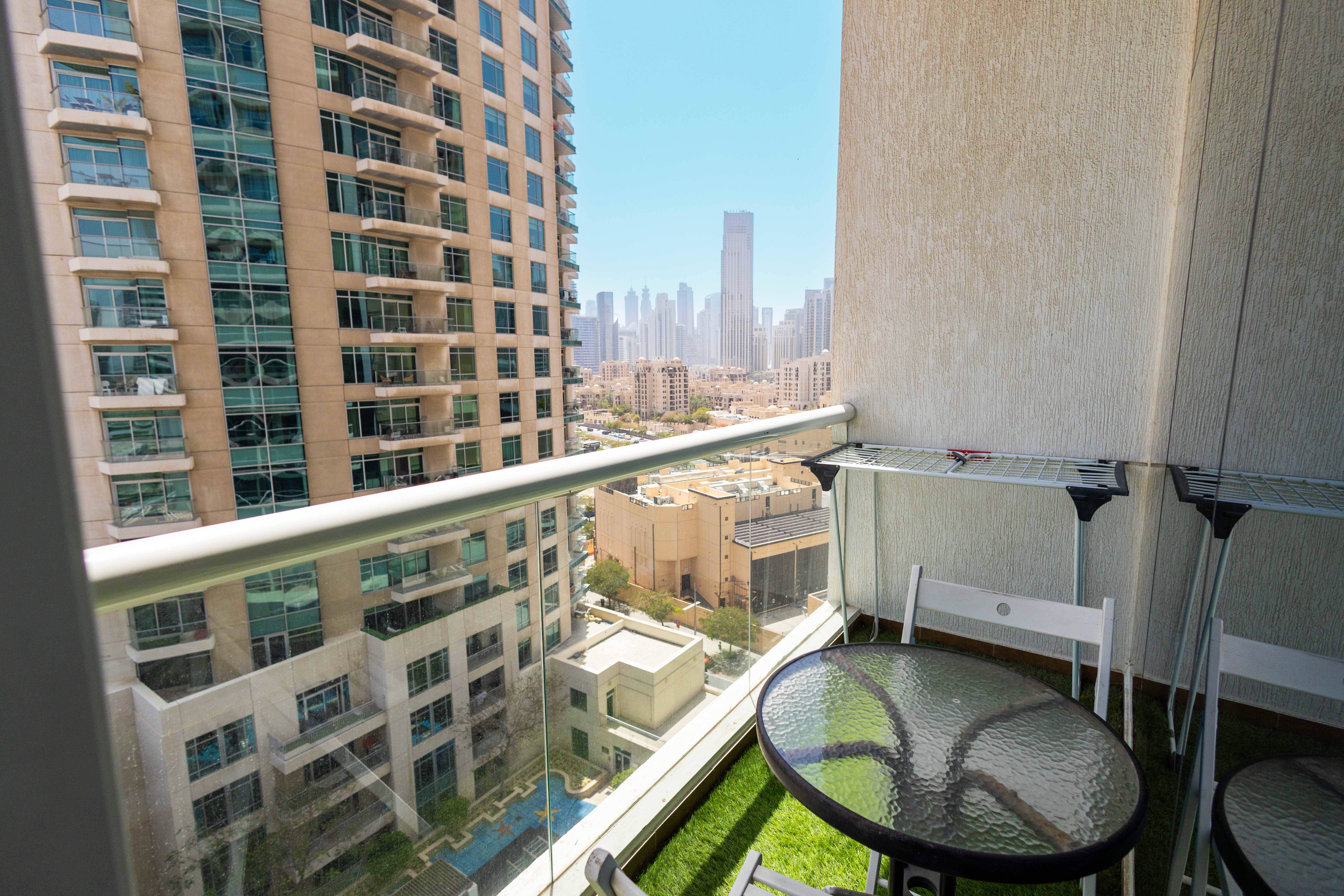 System.Collections.Generic.List`1[BluePillow.Application.SearchEngine.Dto.PhotoDto]?.ElementAt(2)?.Caption