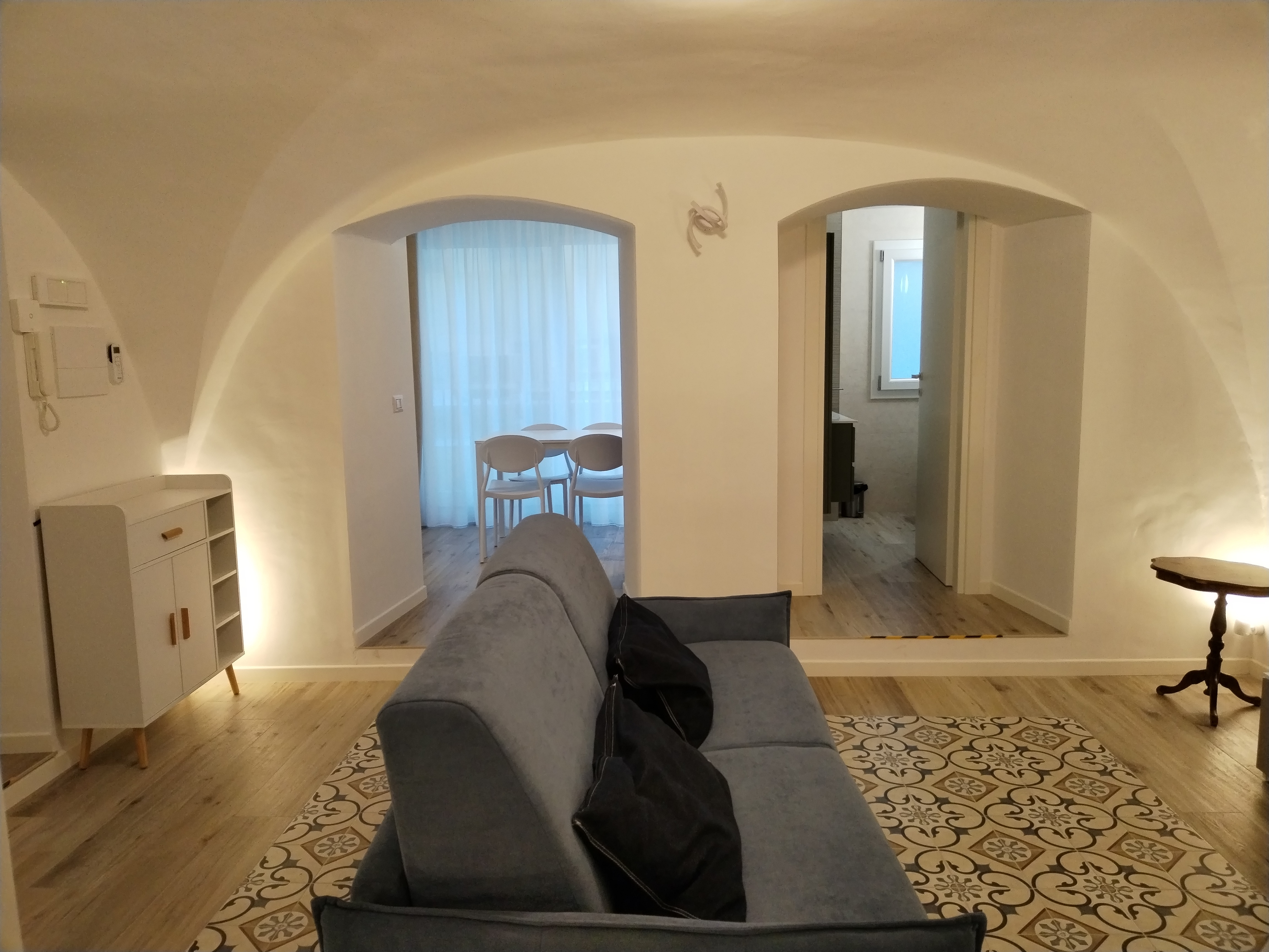 System.Collections.Generic.List`1[BluePillow.Application.SearchEngine.Dto.PhotoDto]?.ElementAt(0)?.Caption