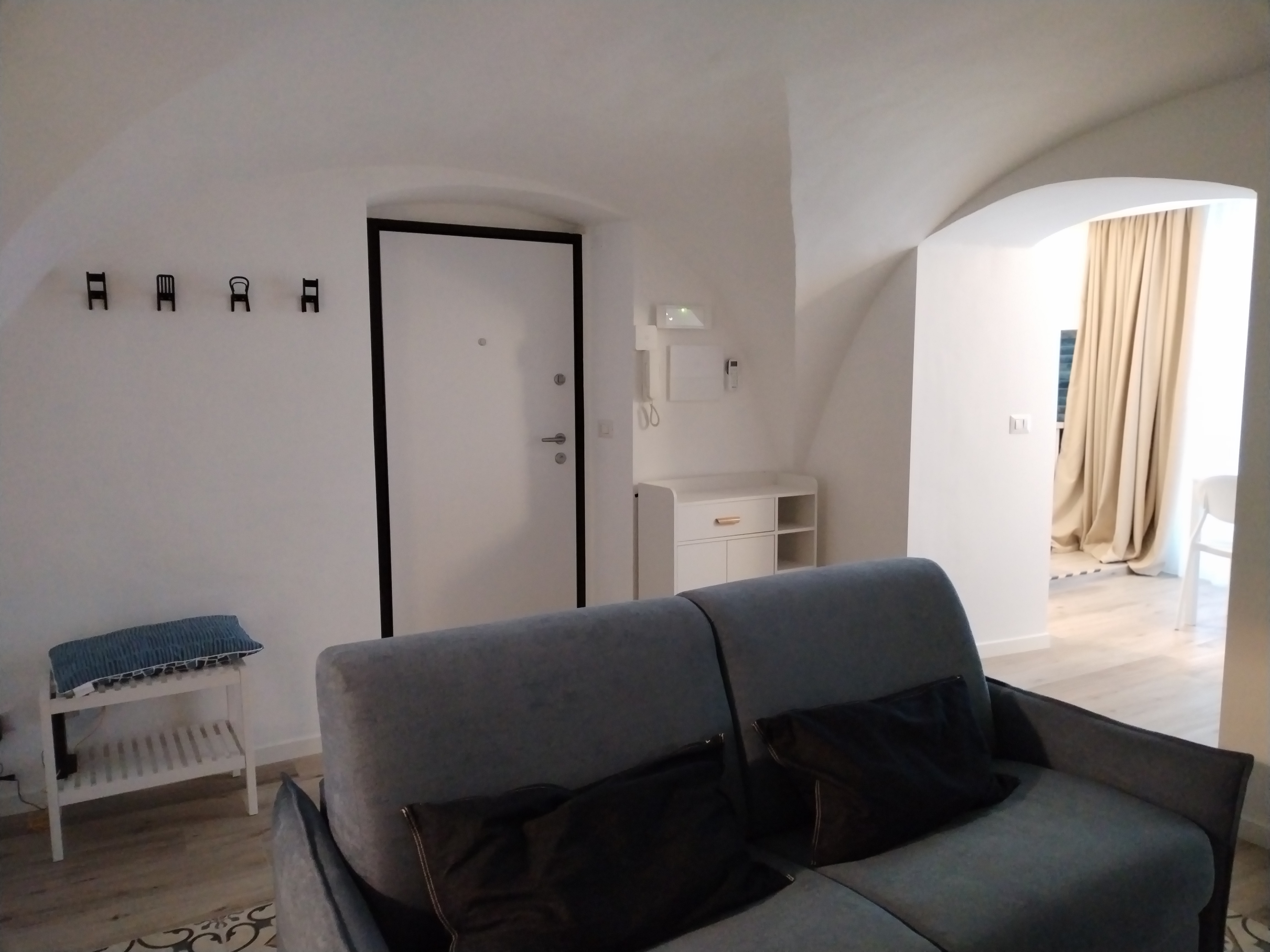 System.Collections.Generic.List`1[BluePillow.Application.SearchEngine.Dto.PhotoDto]?.ElementAt(2)?.Caption