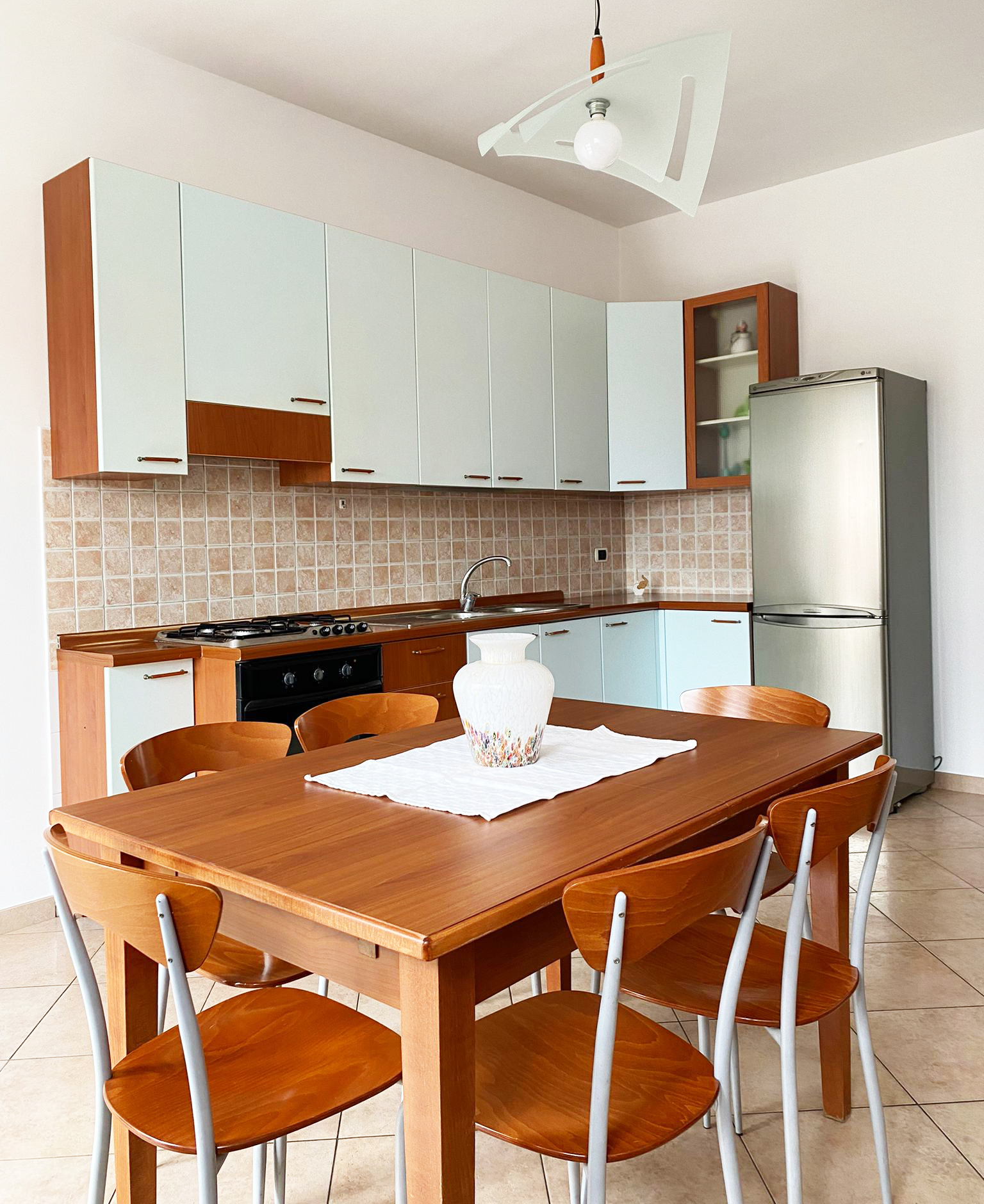 System.Collections.Generic.List`1[BluePillow.Application.SearchEngine.Dto.PhotoDto]?.ElementAt(1)?.Caption