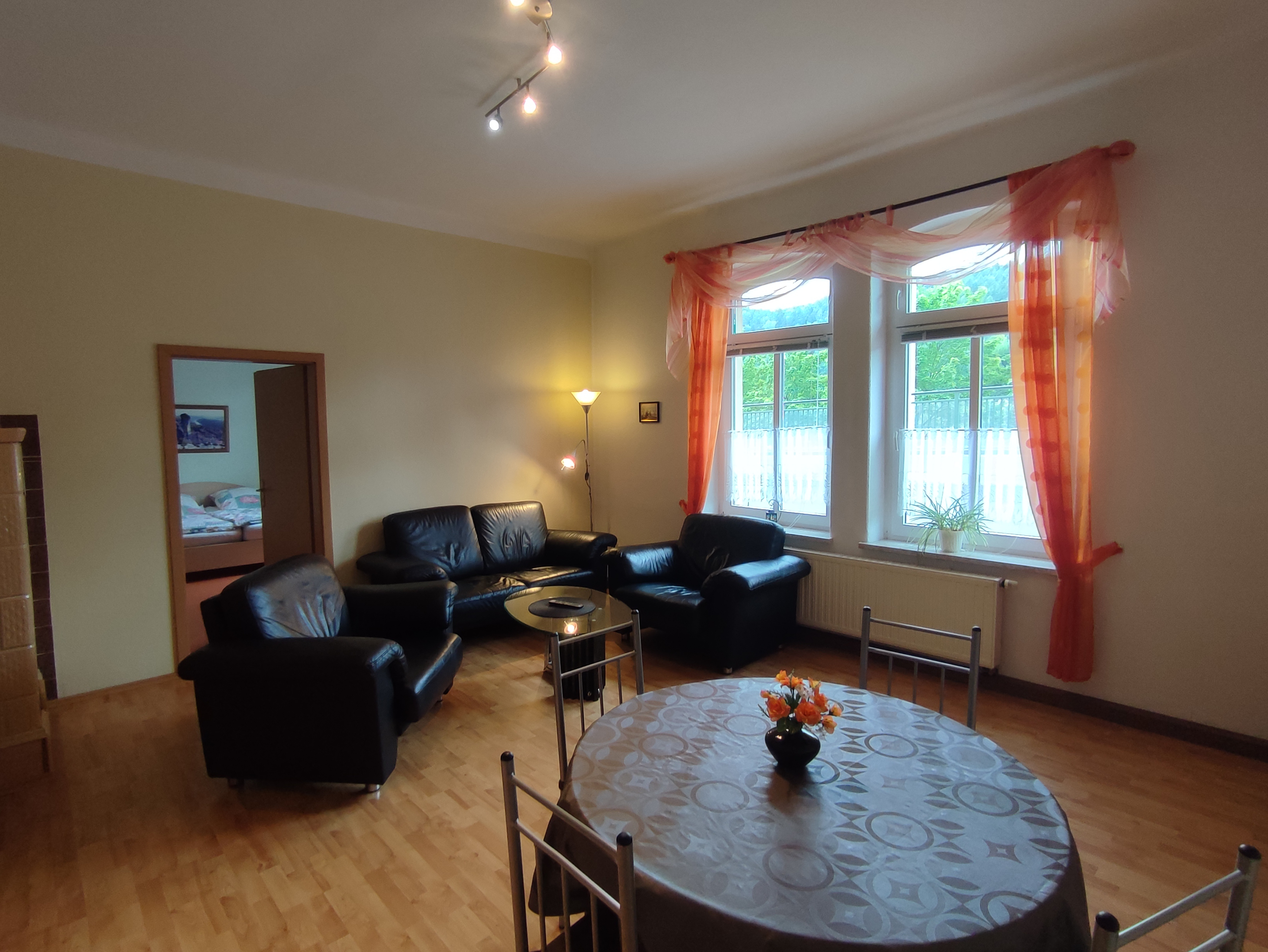 System.Collections.Generic.List`1[BluePillow.Application.SearchEngine.Dto.PhotoDto]?.ElementAt(2)?.Caption